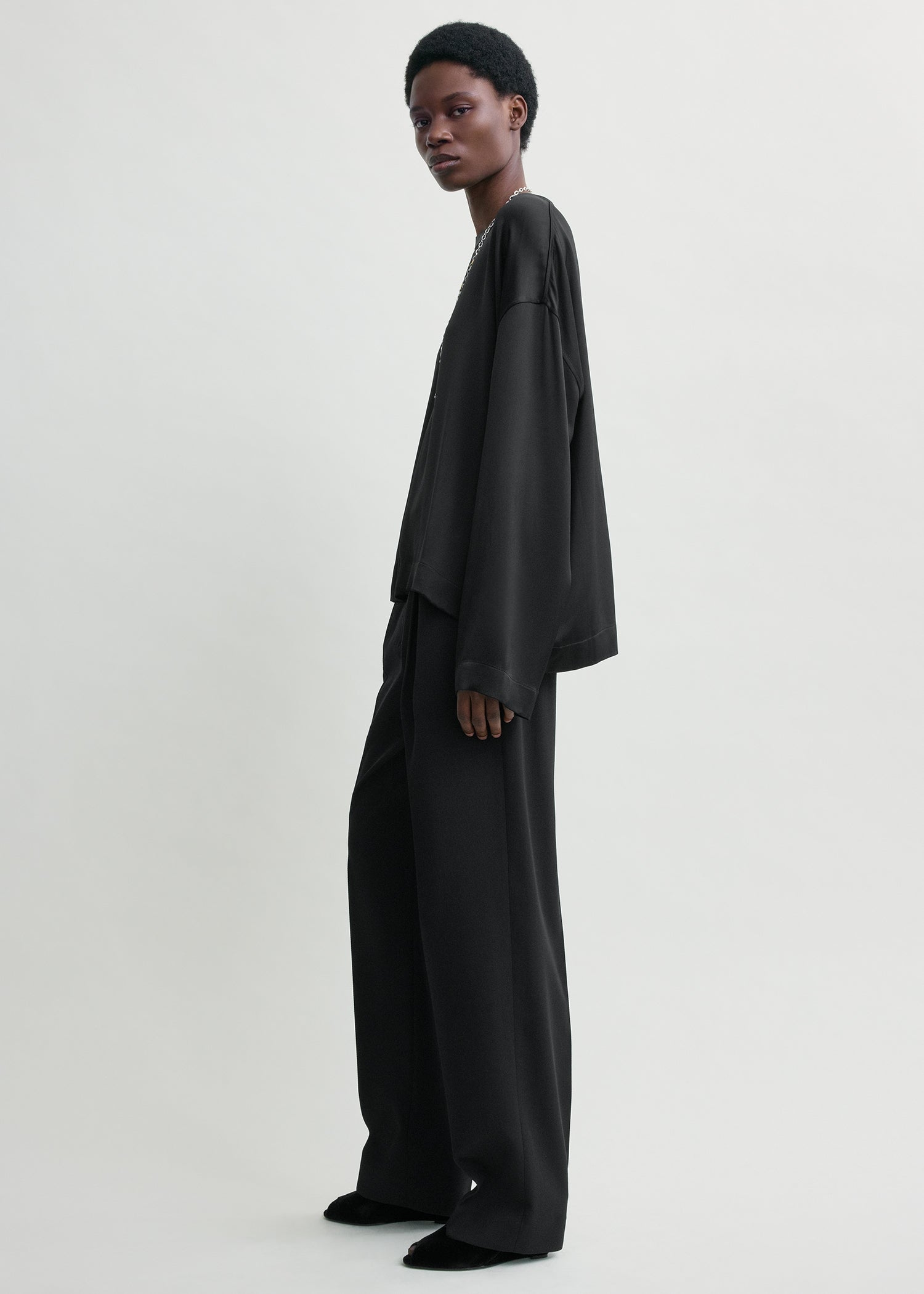 Boxy satin top black