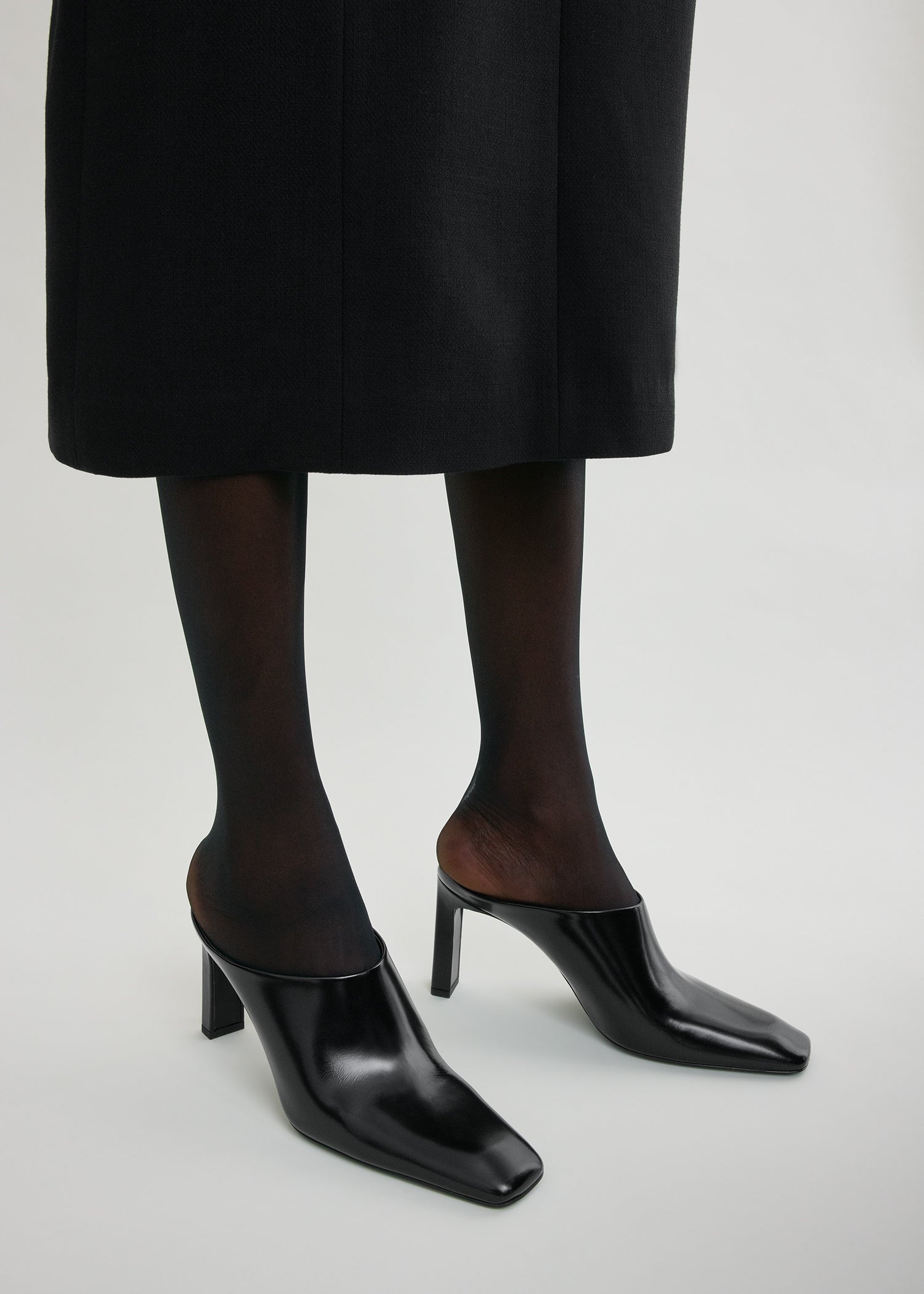 Bar leather mules black