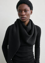 Triangle wool scarf black