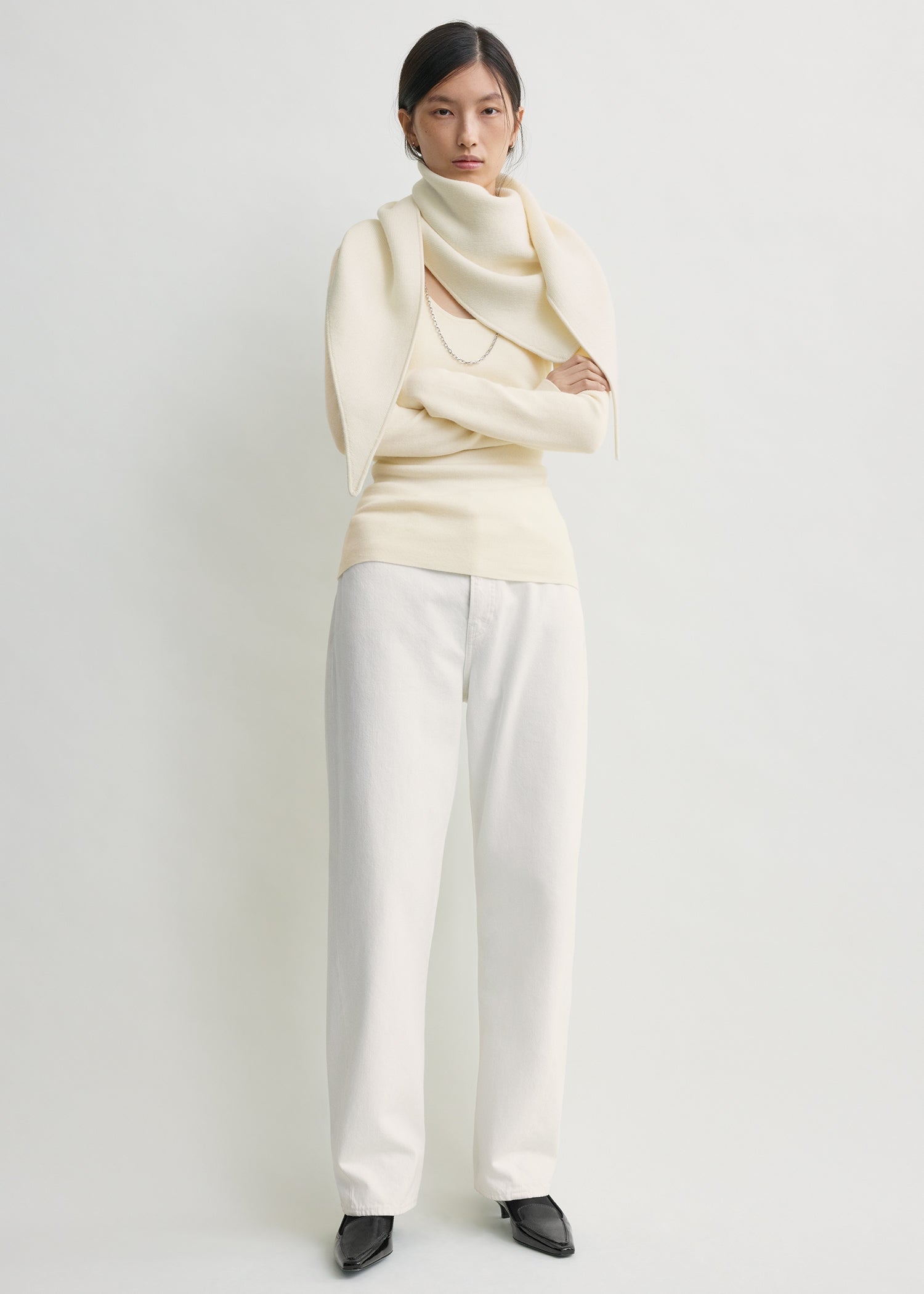 Triangle wool scarf ecru