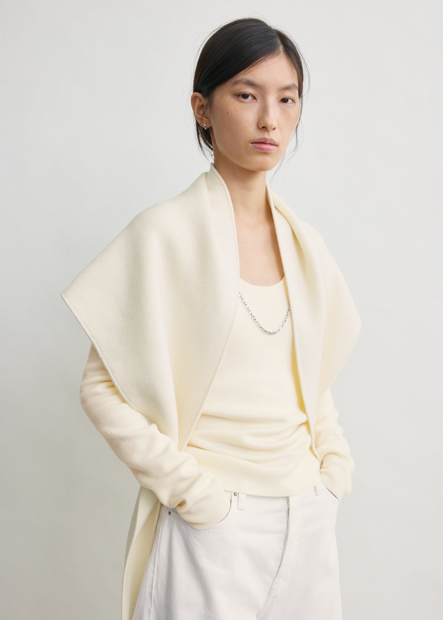 Triangle wool scarf ecru