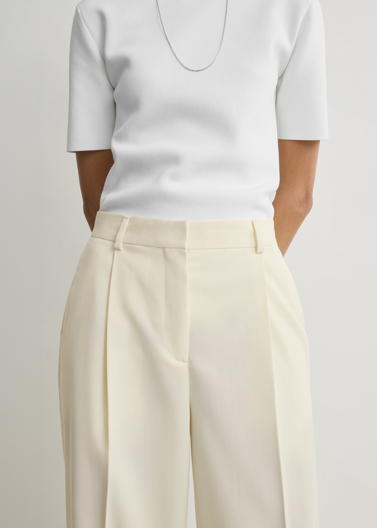 Pleat trousers off-white