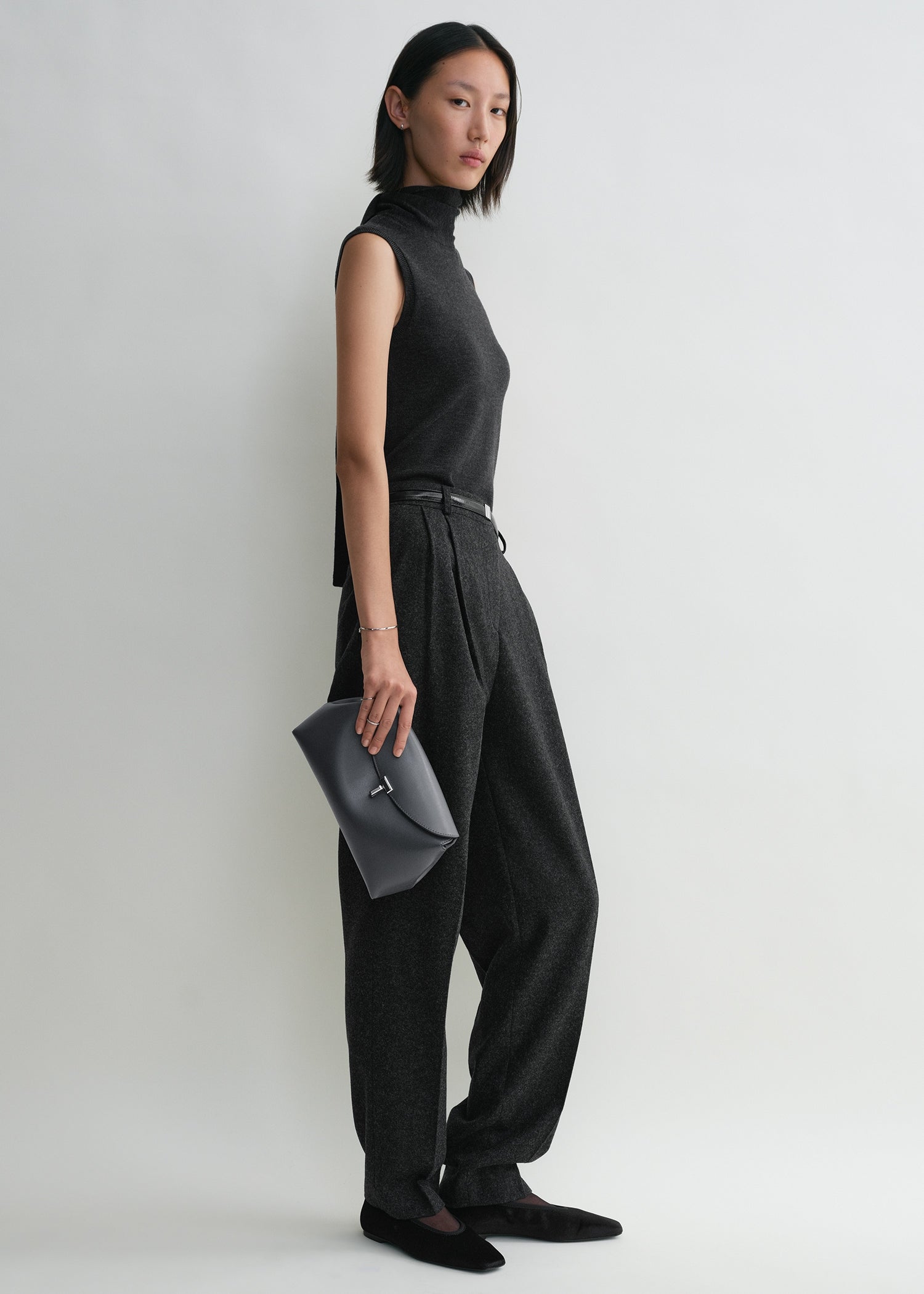 T-lock leather clutch shark