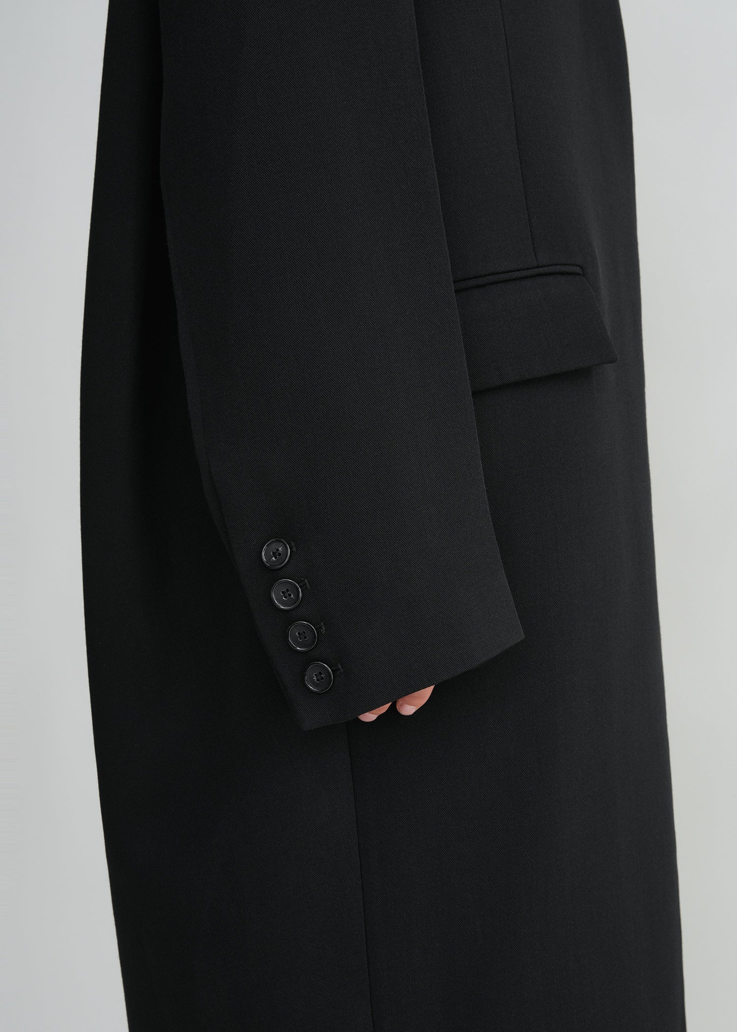 Deep pleat coat black