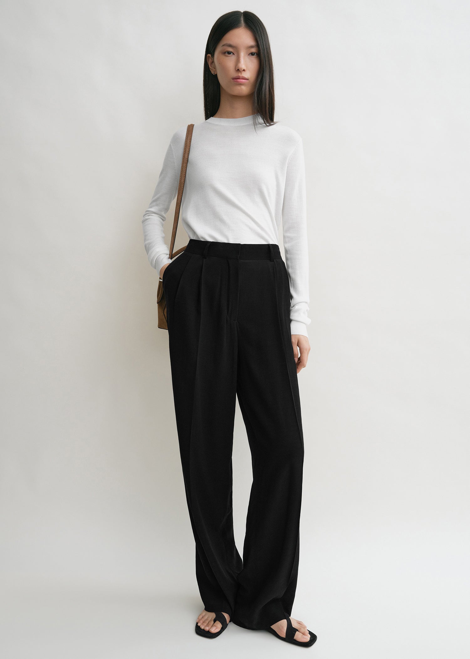 Double-pleat summer trousers black