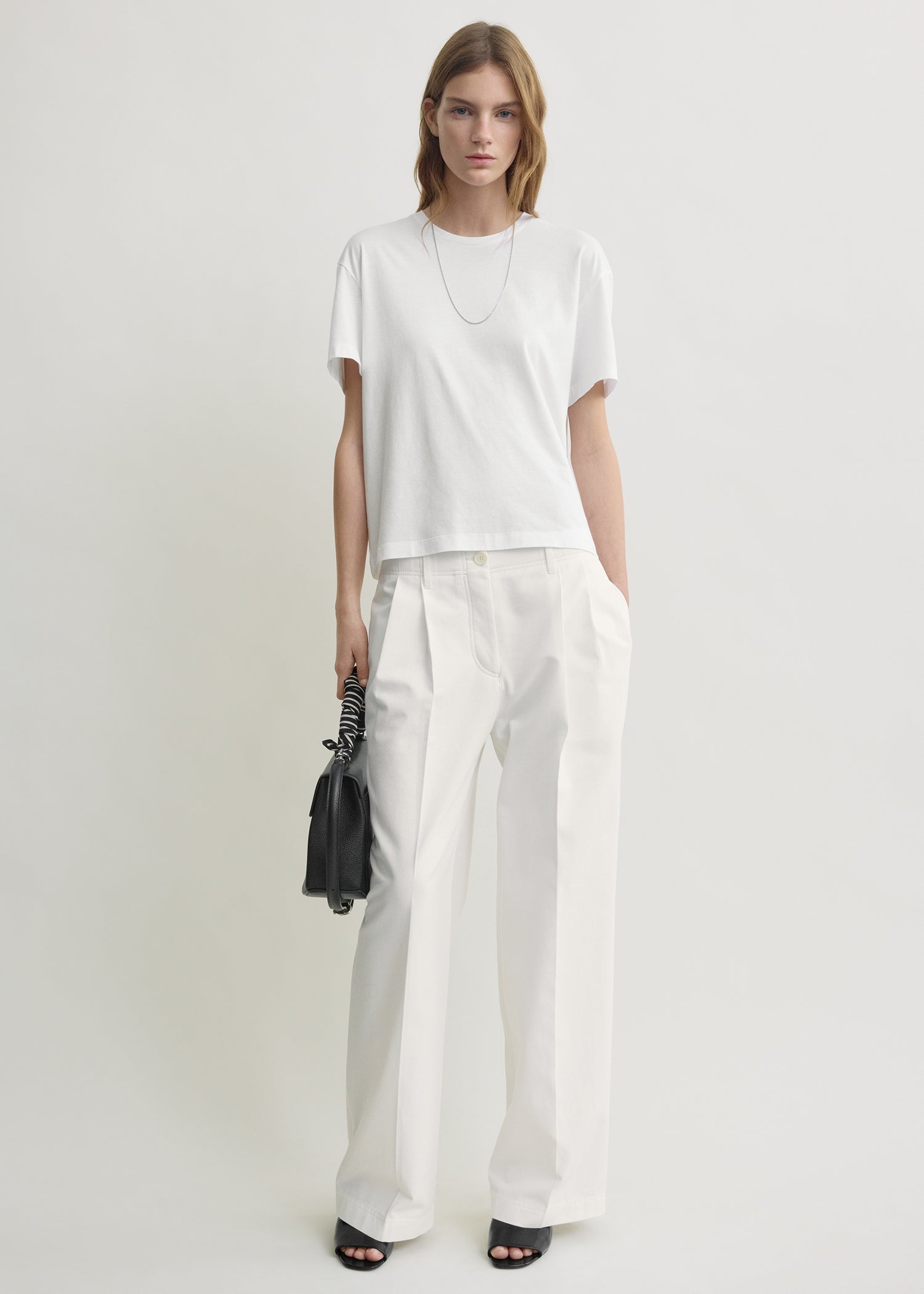 Relaxed chino trousers white