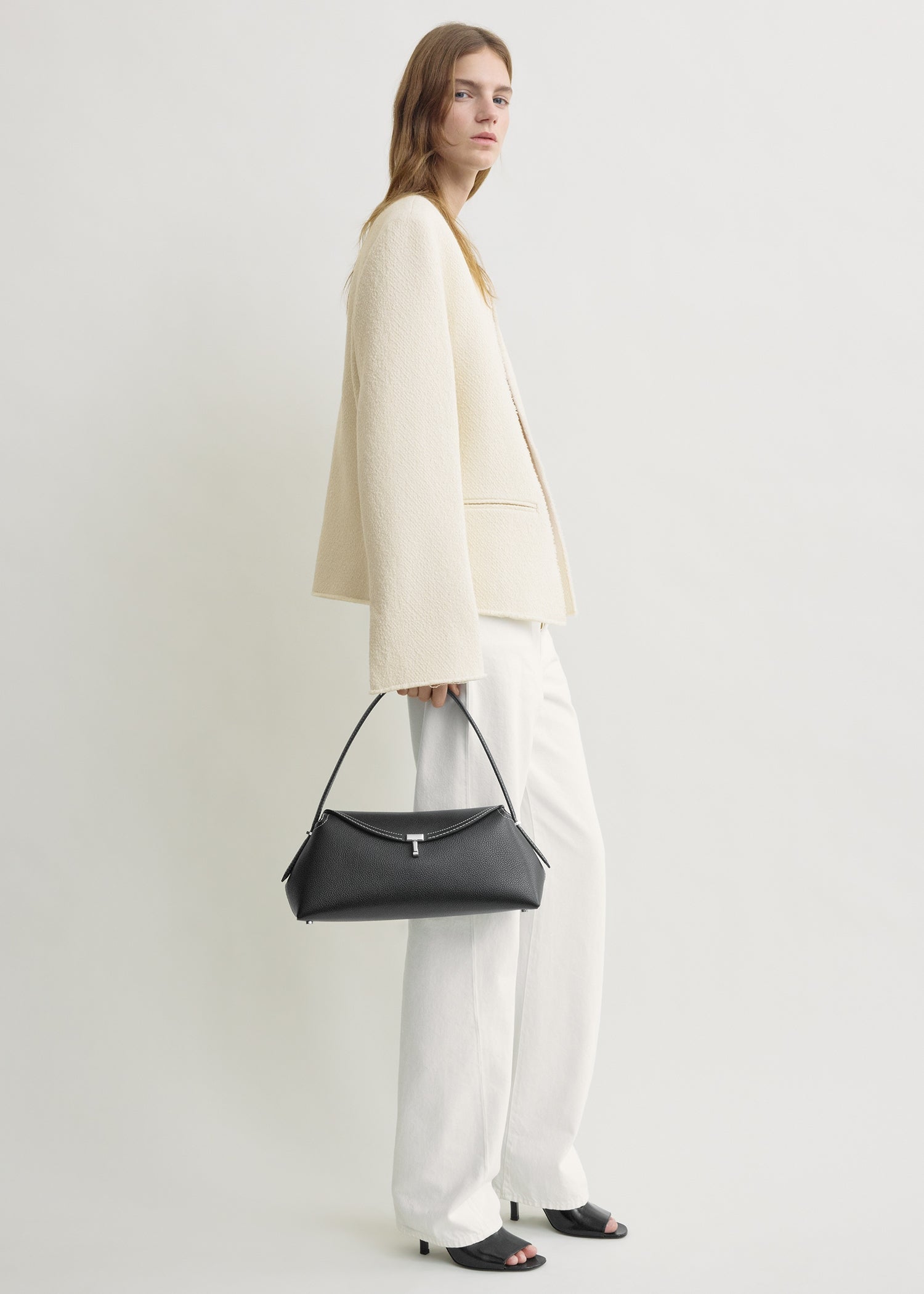 T-lock grained-leather shoulder black