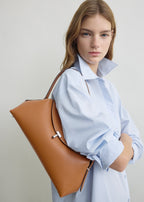 T-lock grained-leather shoulder tan