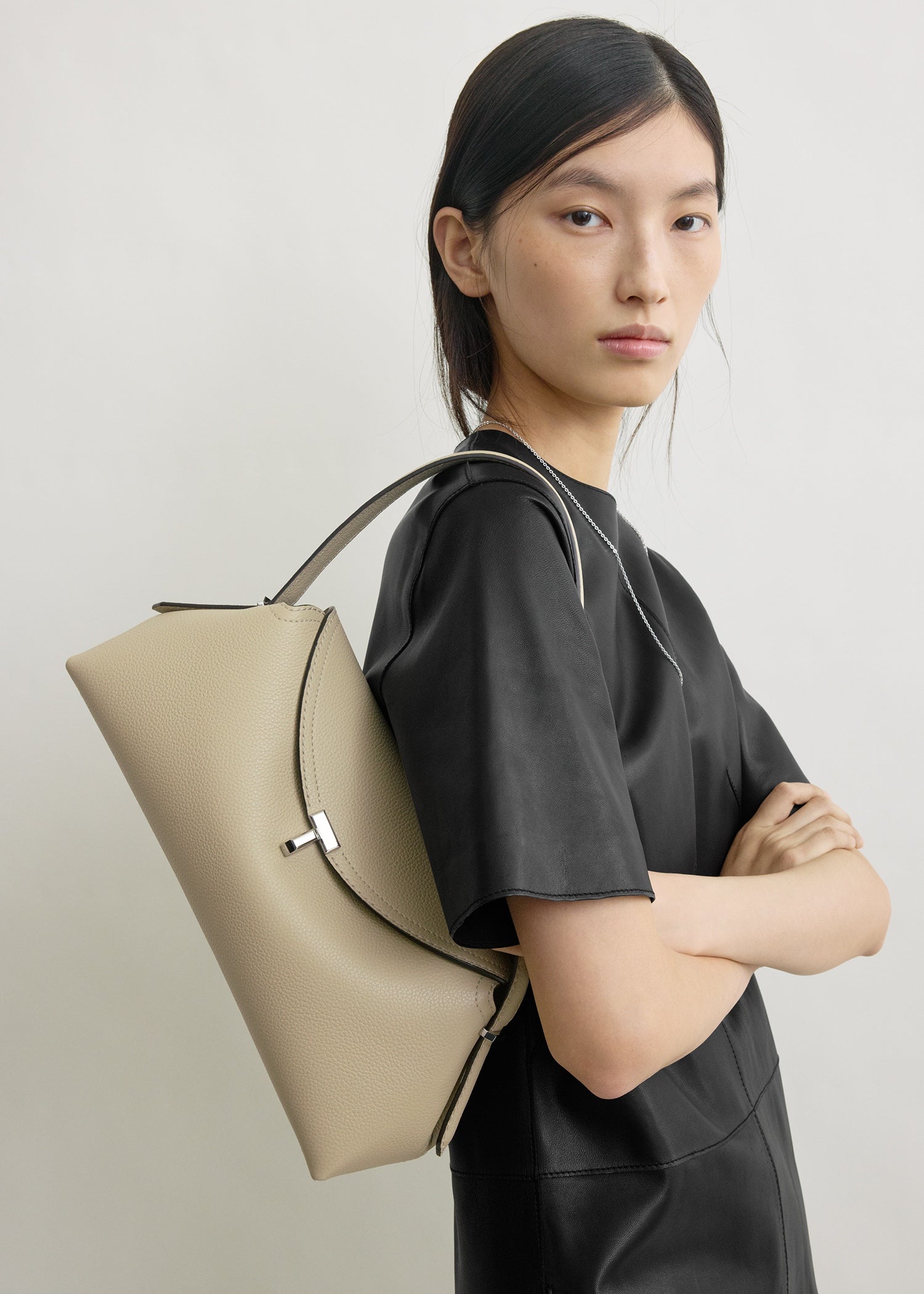 T-lock grained-leather shoulder cashew