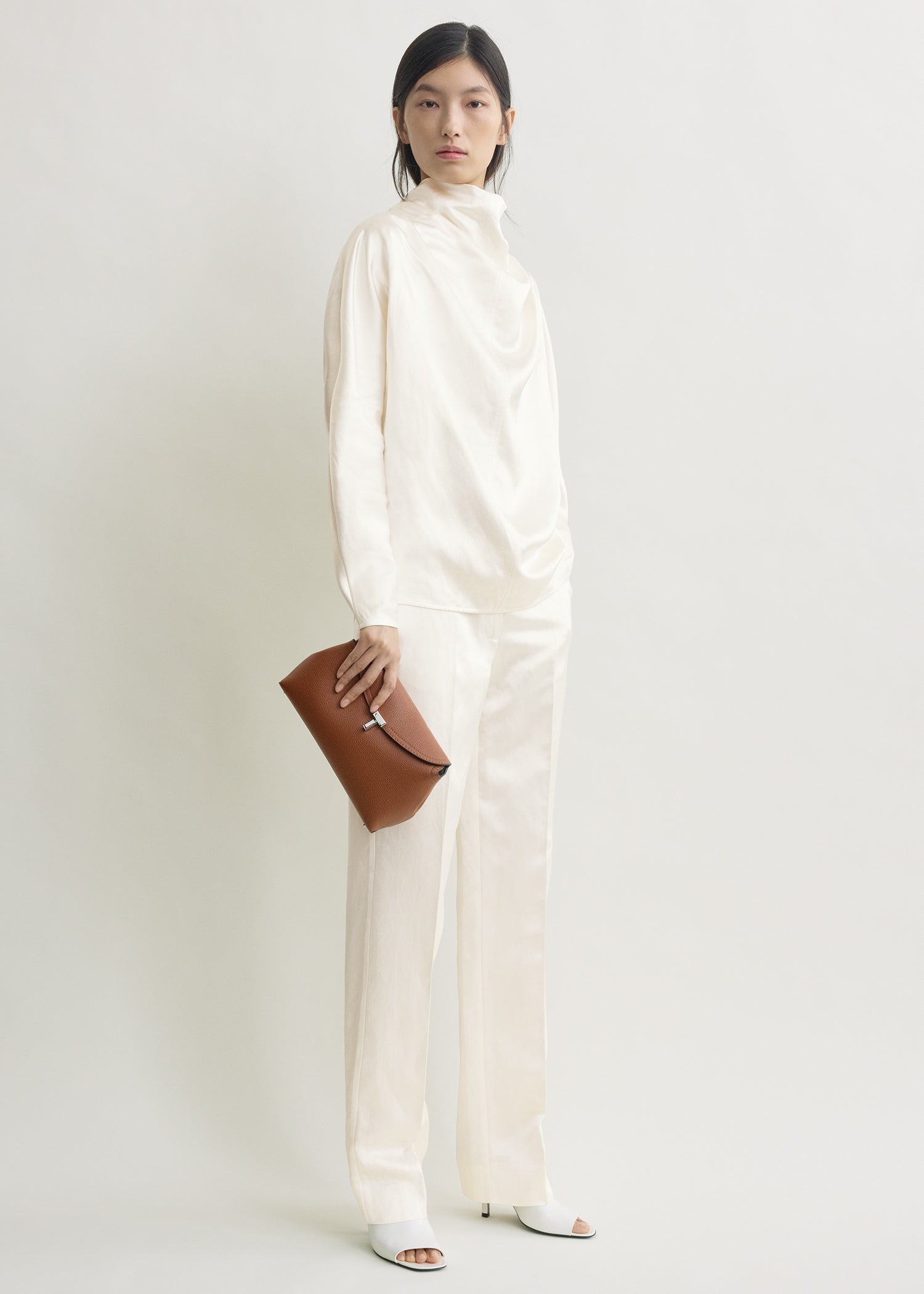 T-lock grained-leather clutch sienna