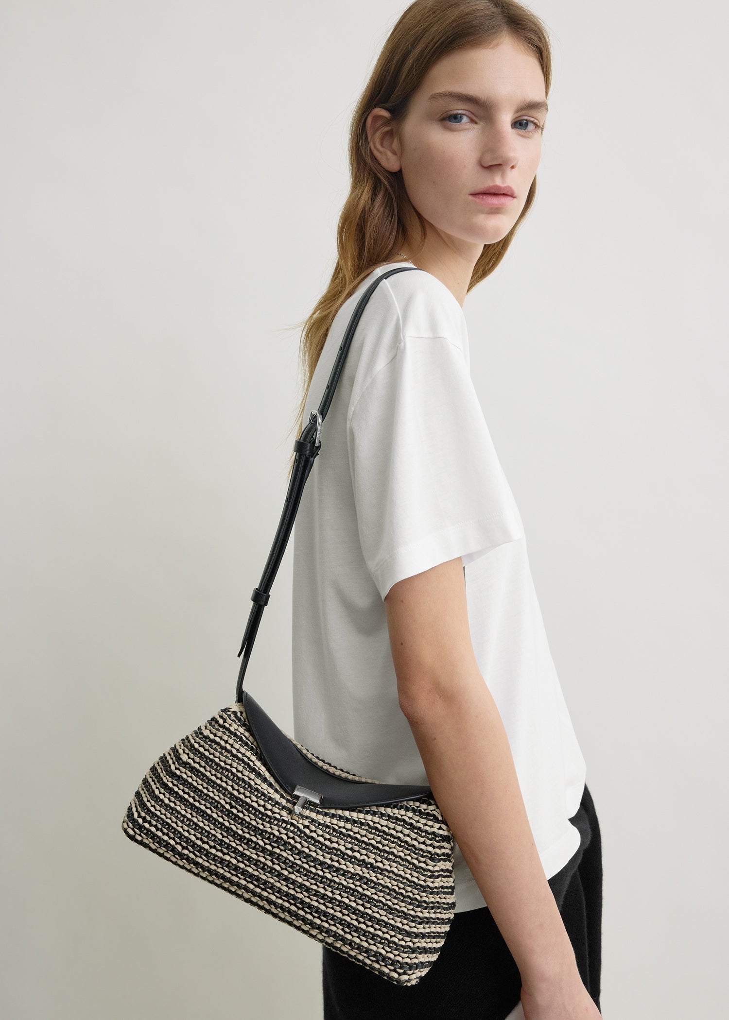 T-lock woven-leather clutch black/sand