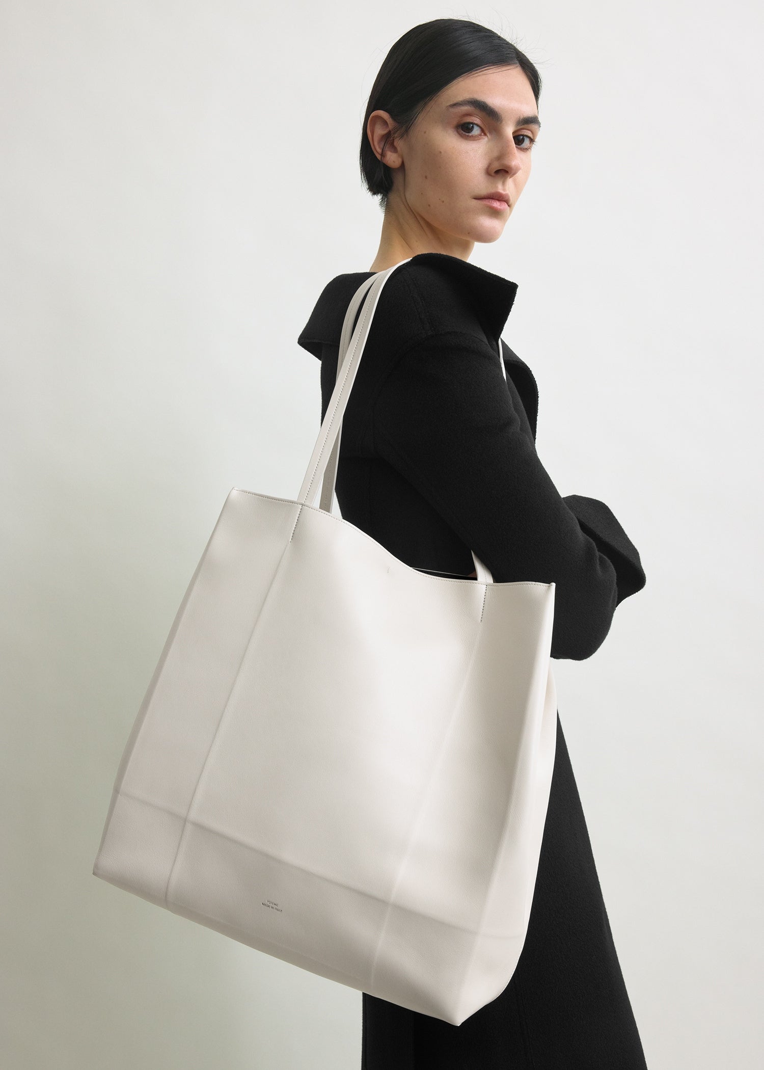 Roam leather tote stone
