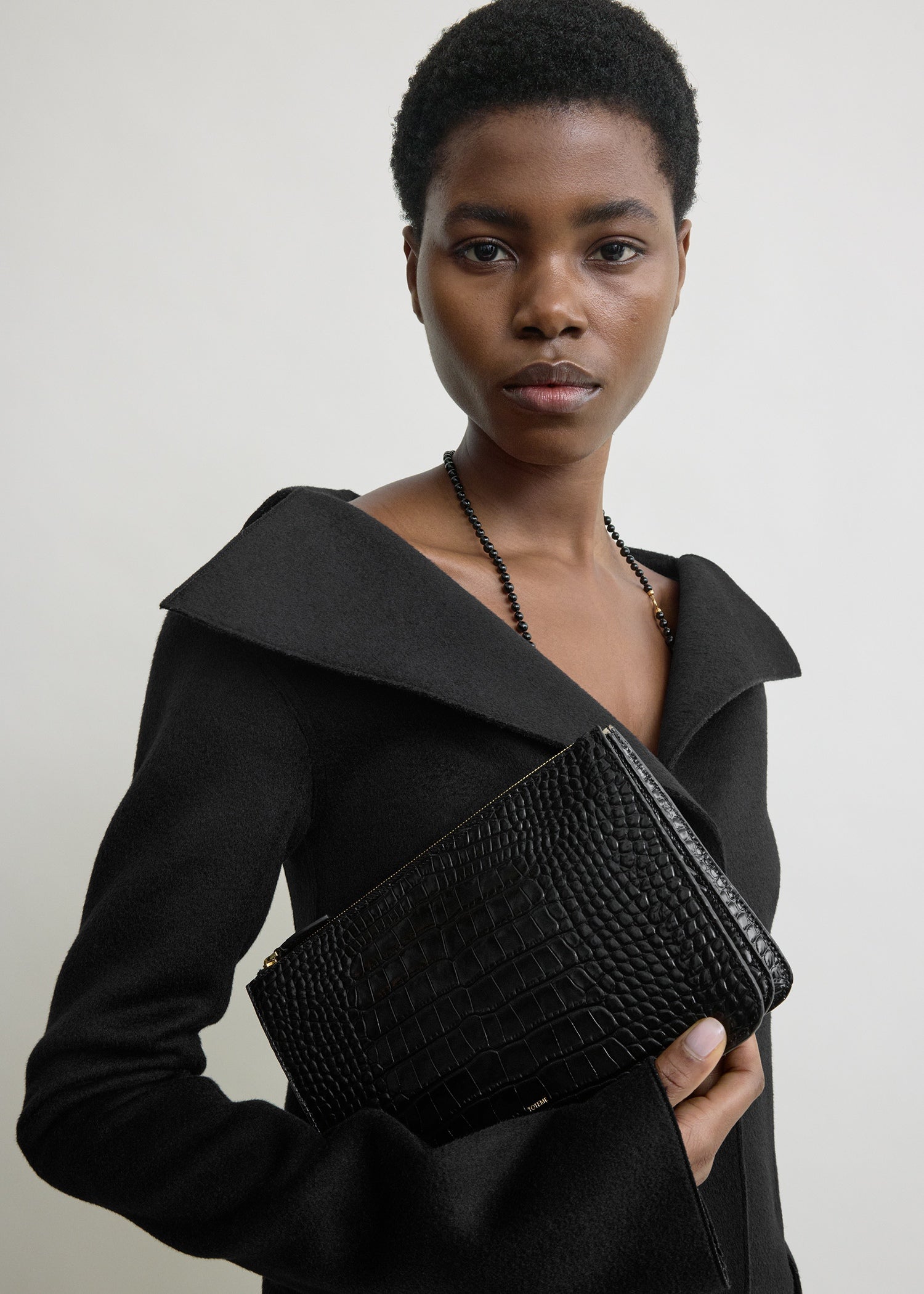 Threefold croco-embossed clutch black
