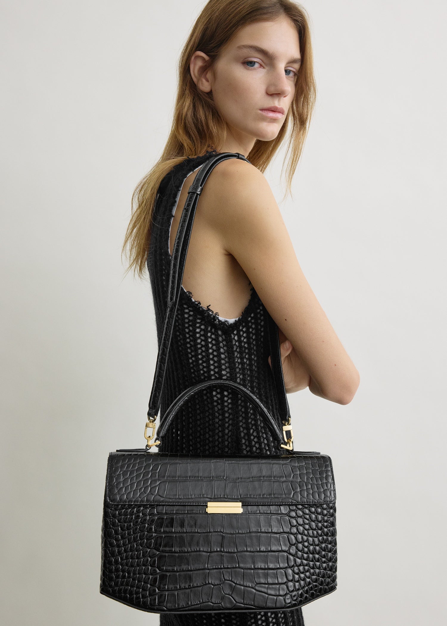 Clip croco-embossed top handle black