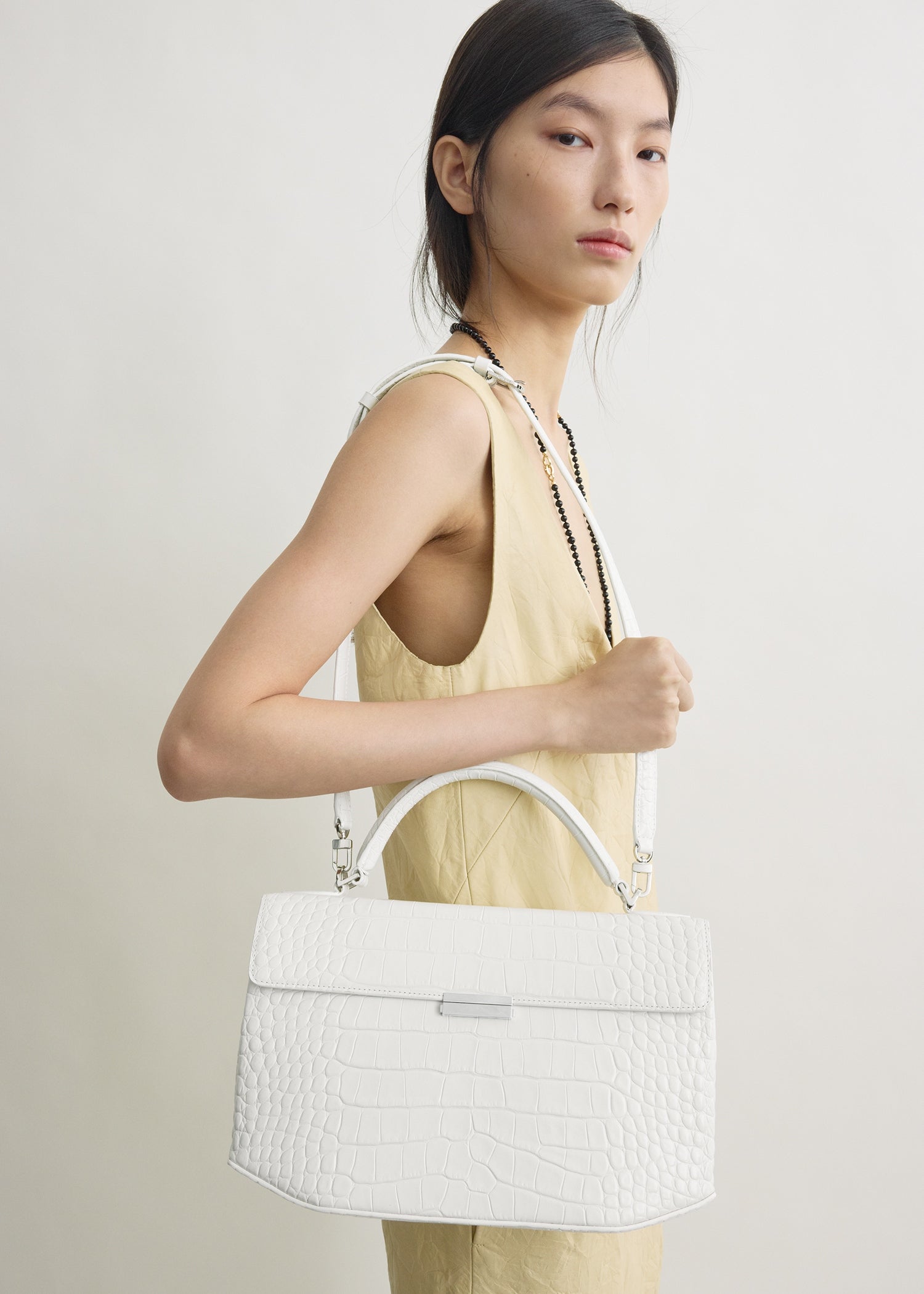 Clip croco-embossed top handle off-white