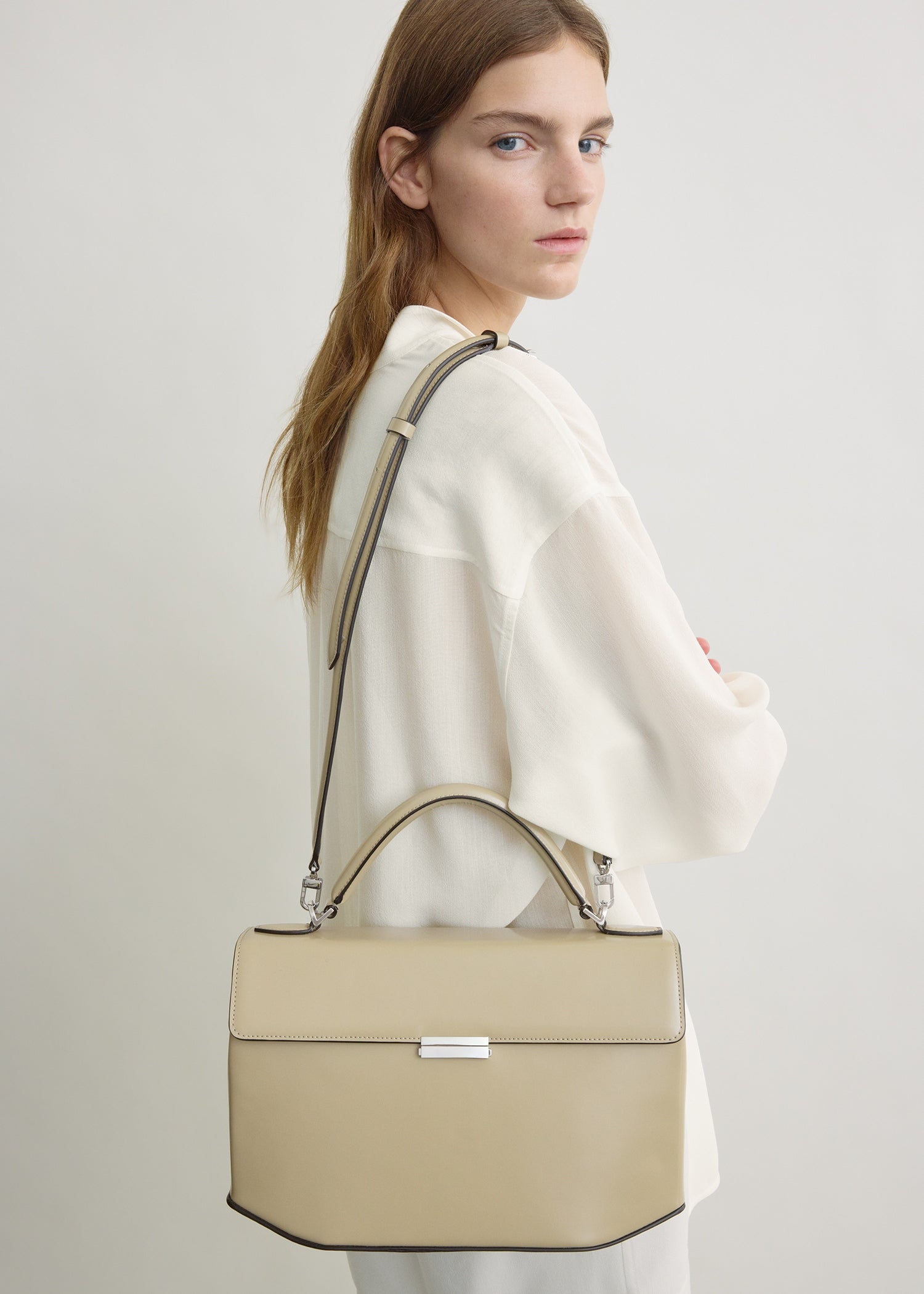 Clip polished-leather top handle cashew