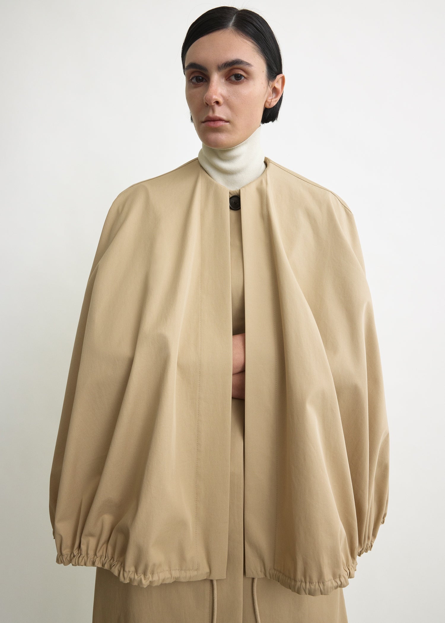 Detachable cape coat beige