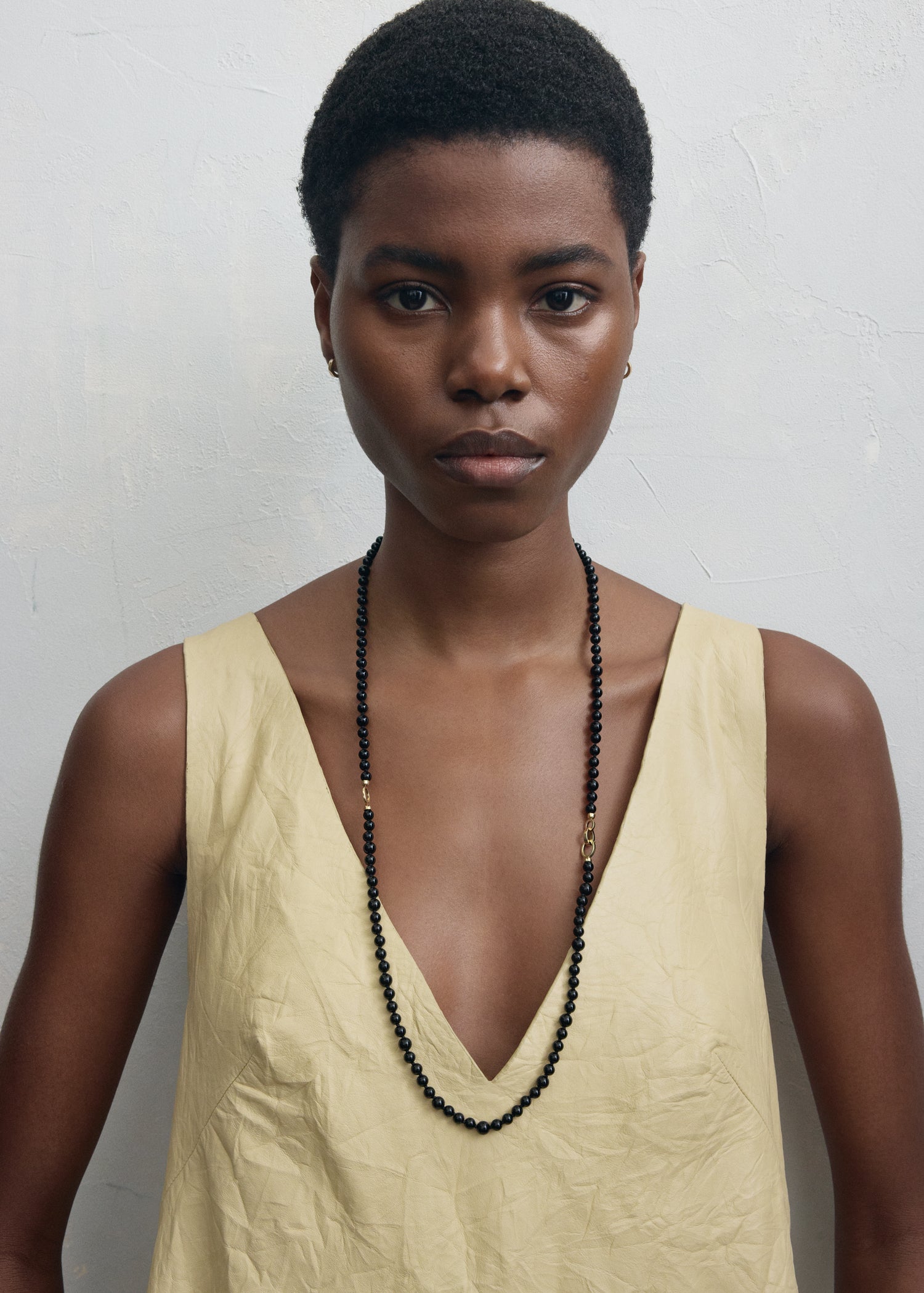 Infinity bead necklace black