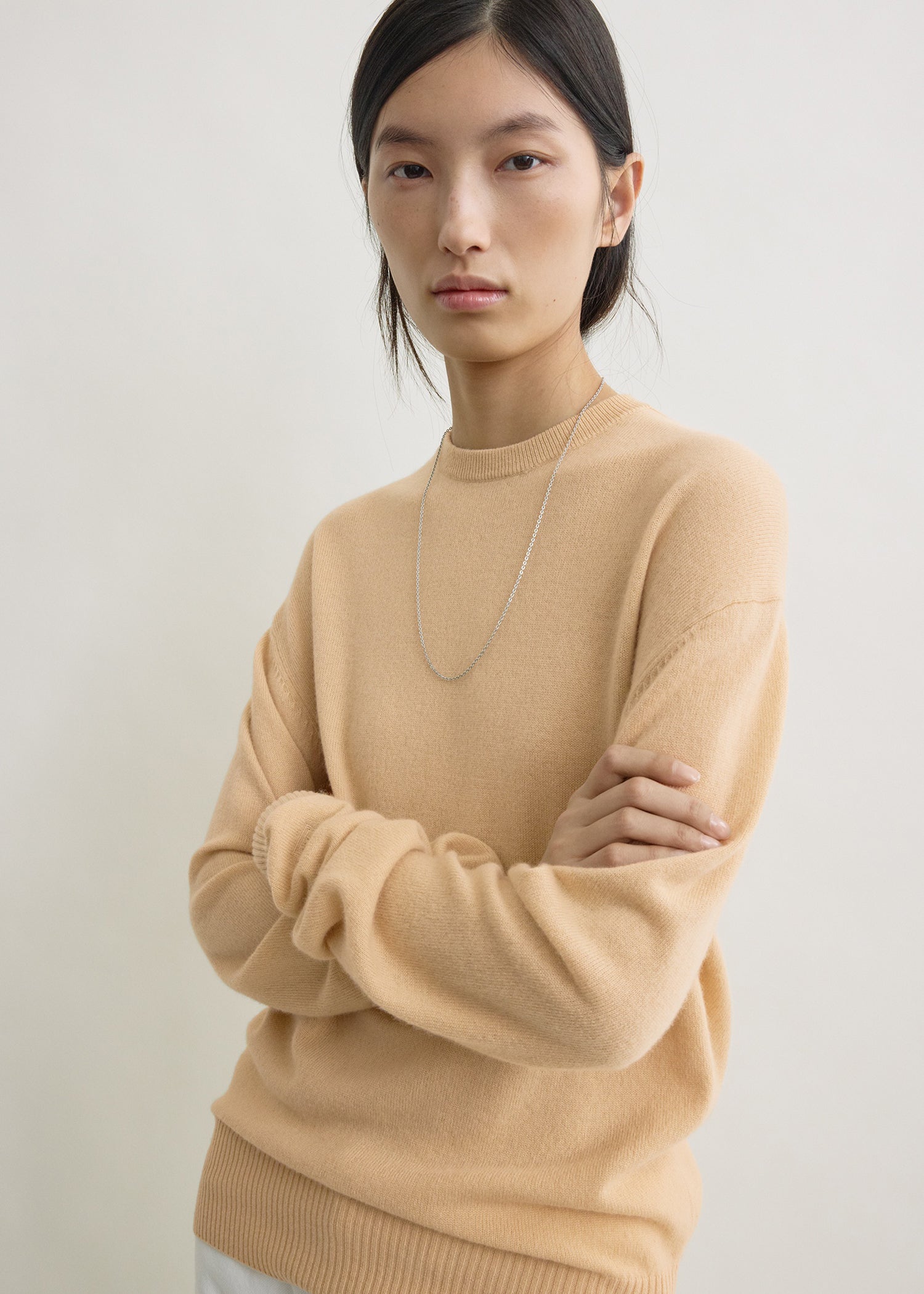 Classic cashmere crew knit pale apricot