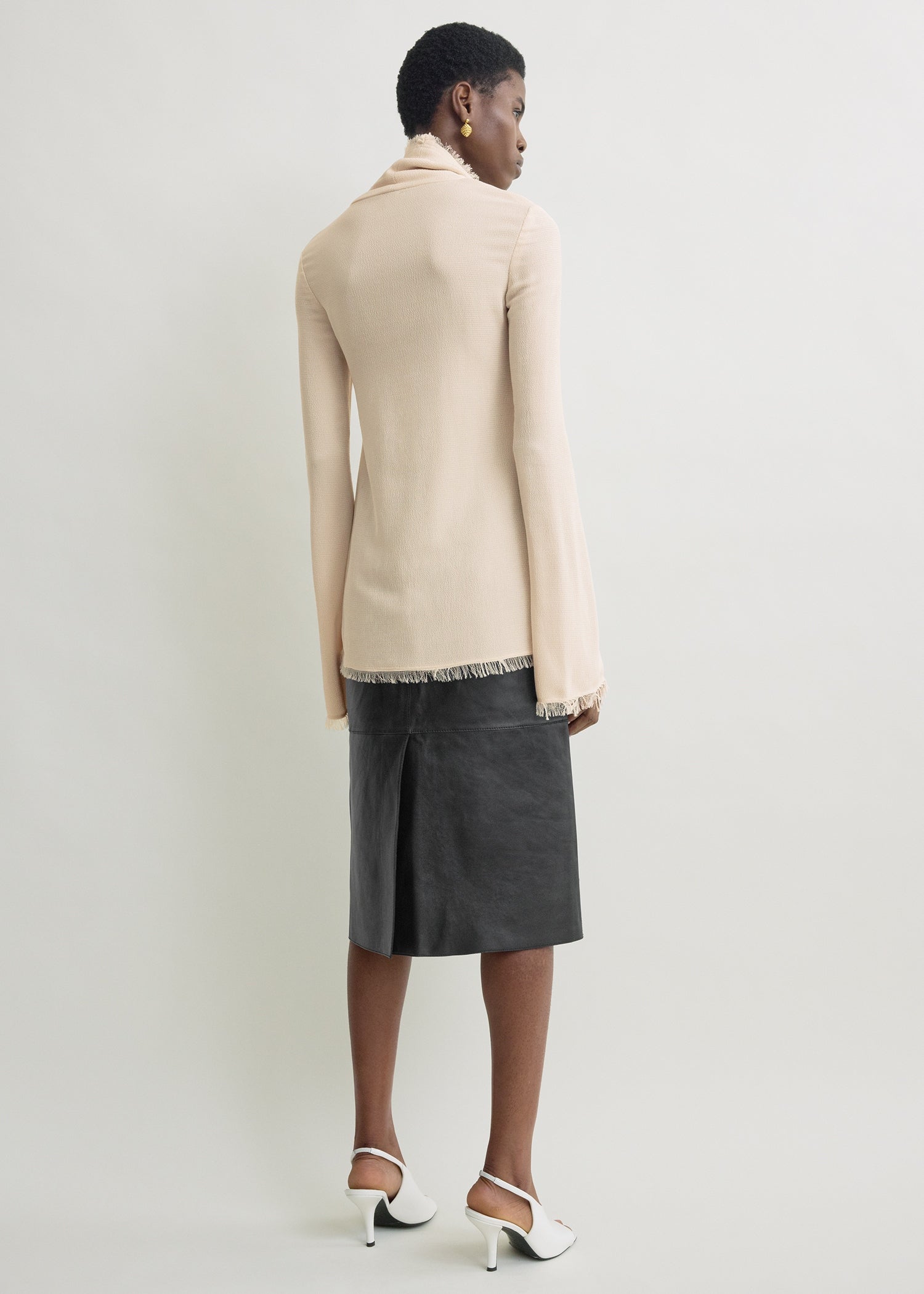 Frayed-edge slim top stone