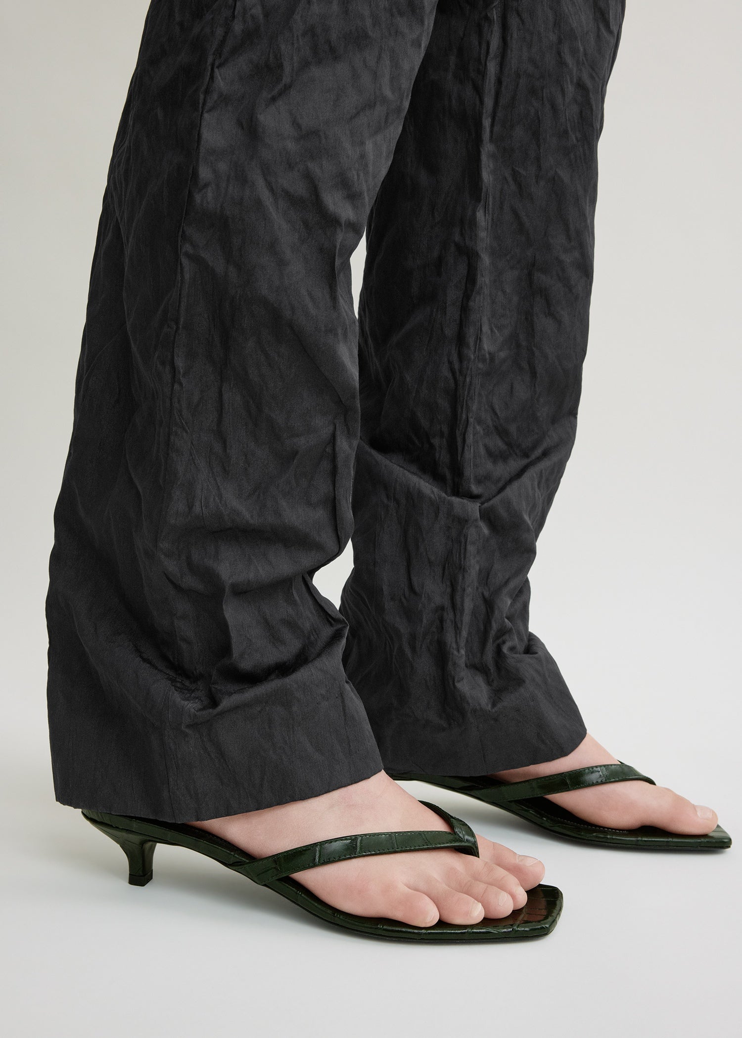 Croco-embossed heeled flip flops dark green