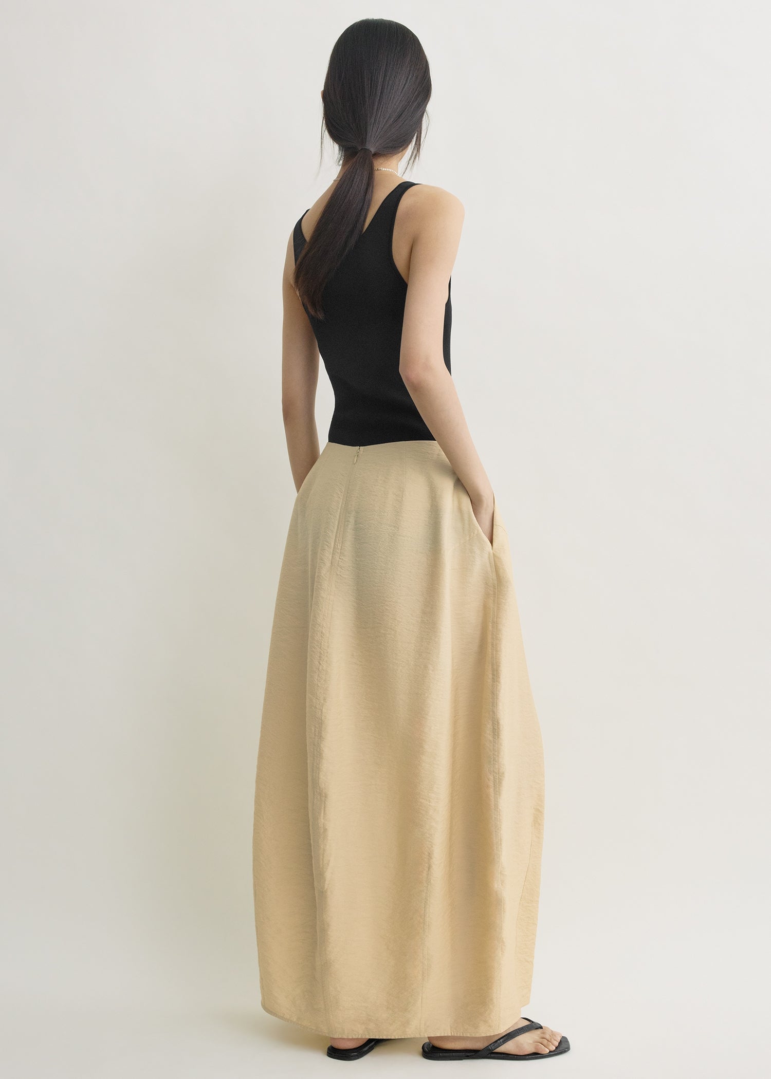 Parachute skirt stone