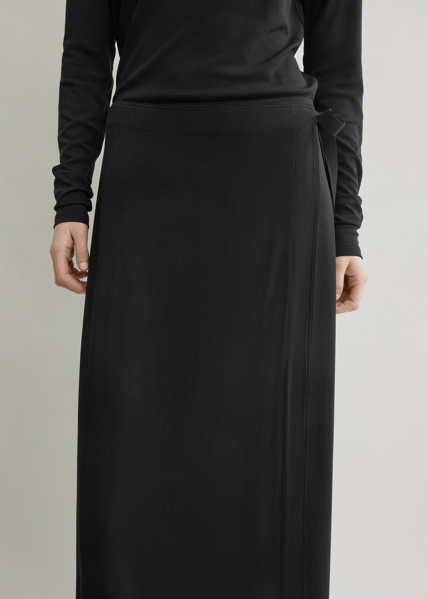 Fluid jersey skirt black