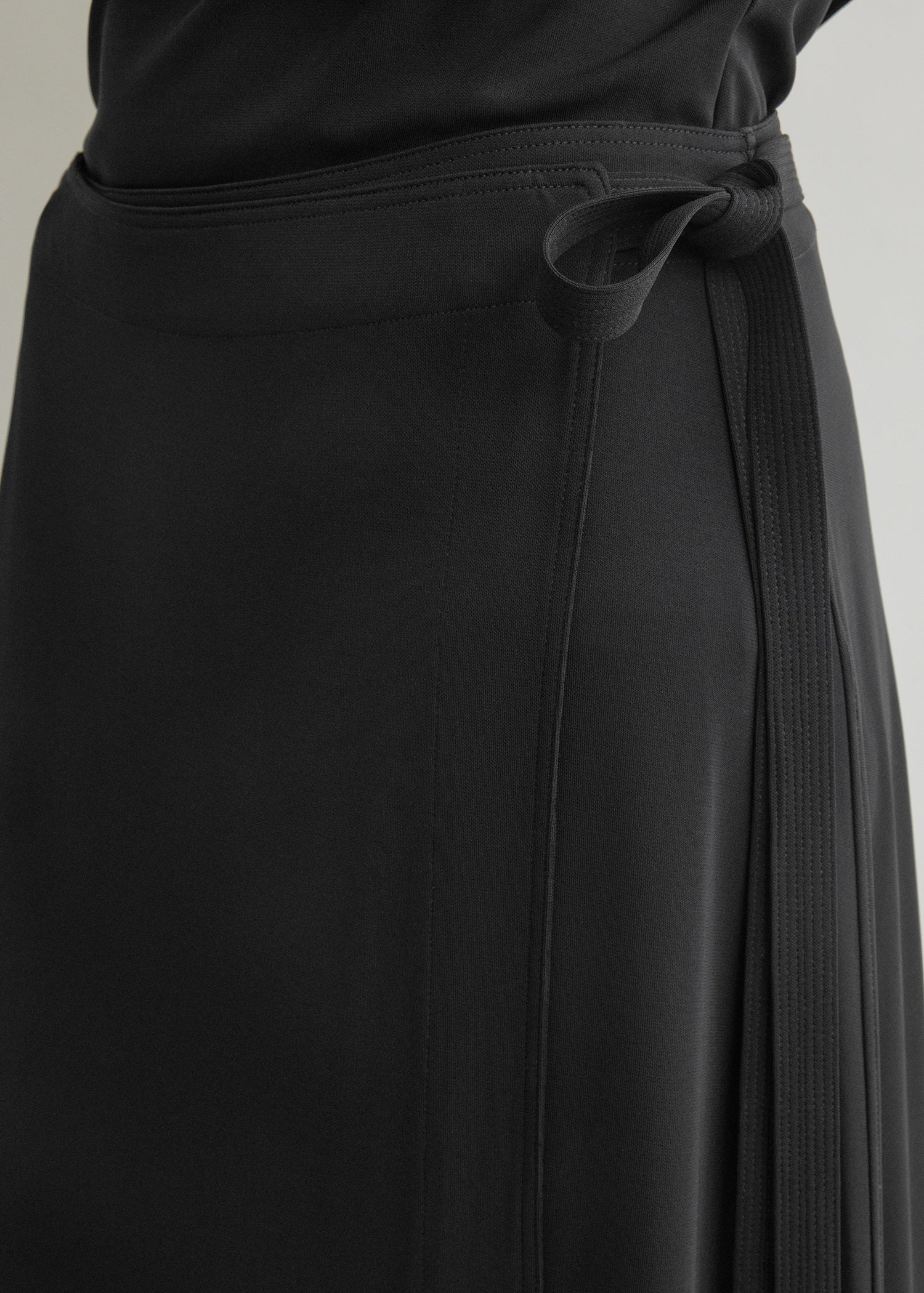 Fluid jersey skirt black