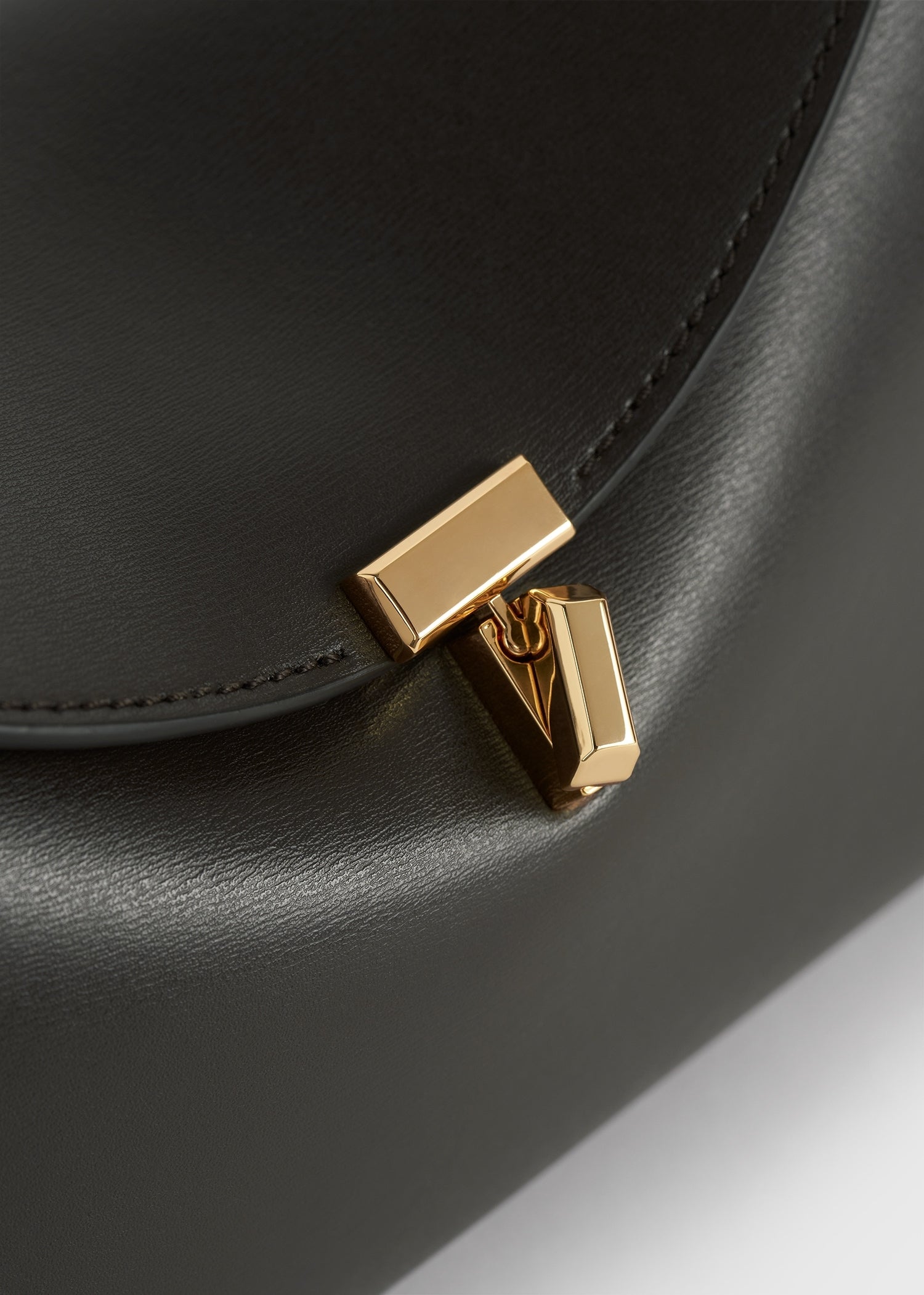 T-lock leather clutch bark