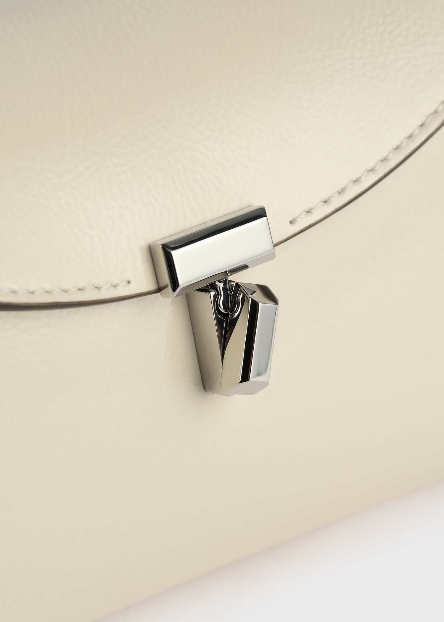 Mini T-lock naplack clutch milk