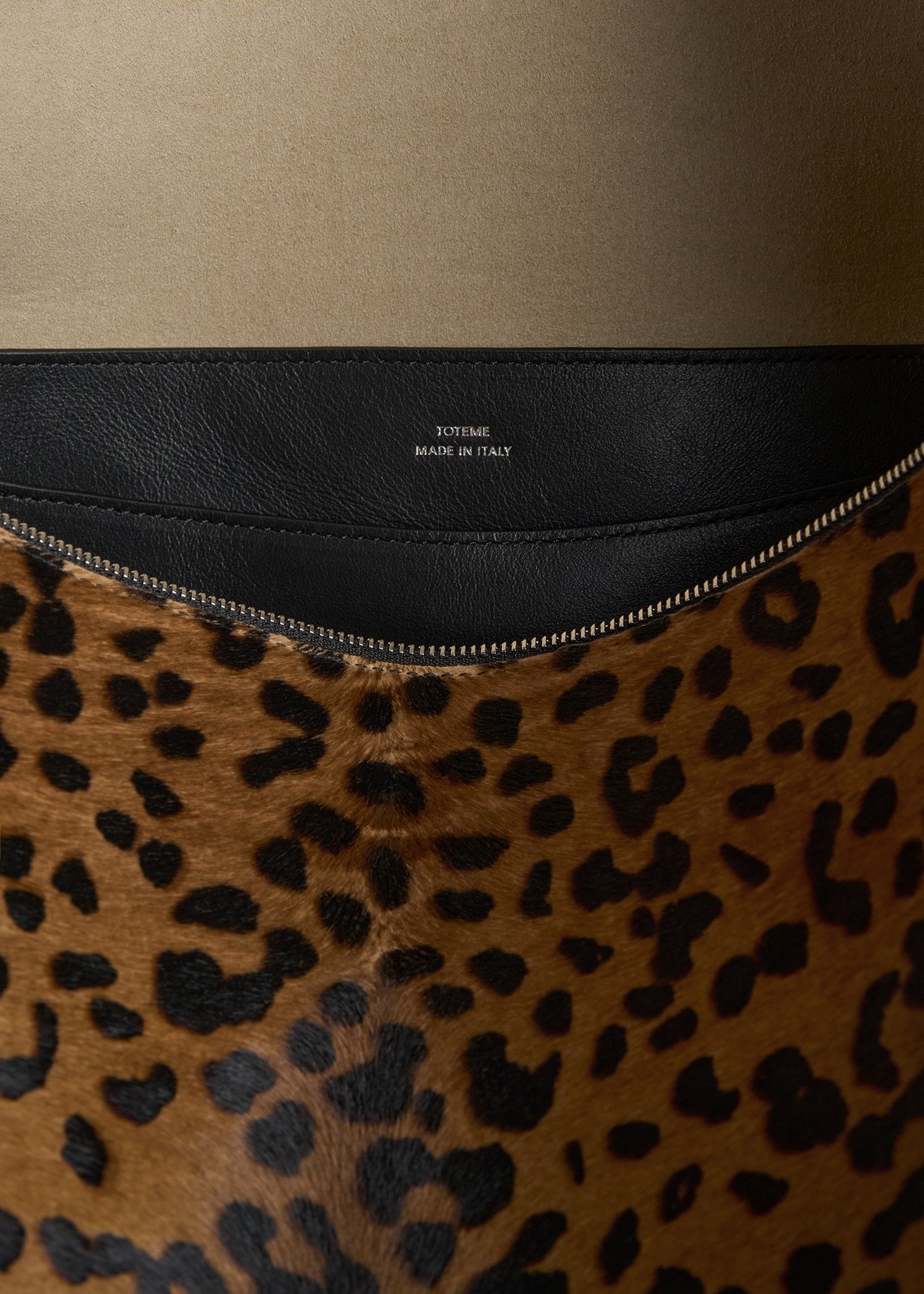 Bevel pony hair bag leopard