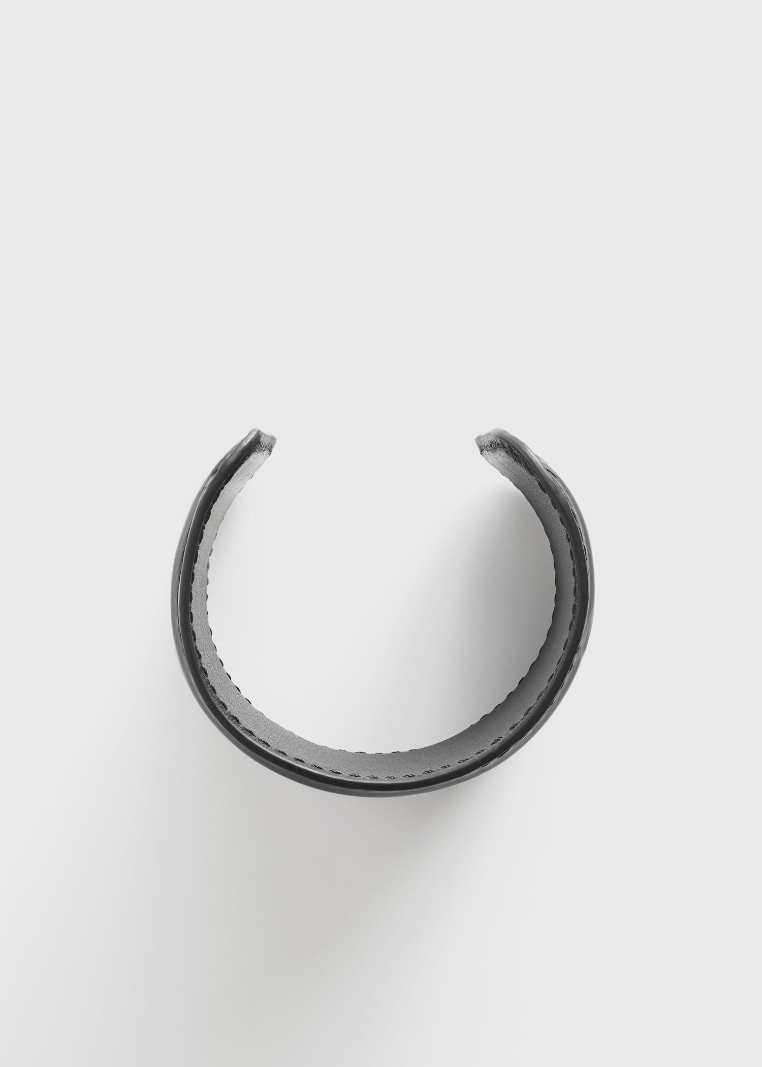 Long croco-embossed cuff black