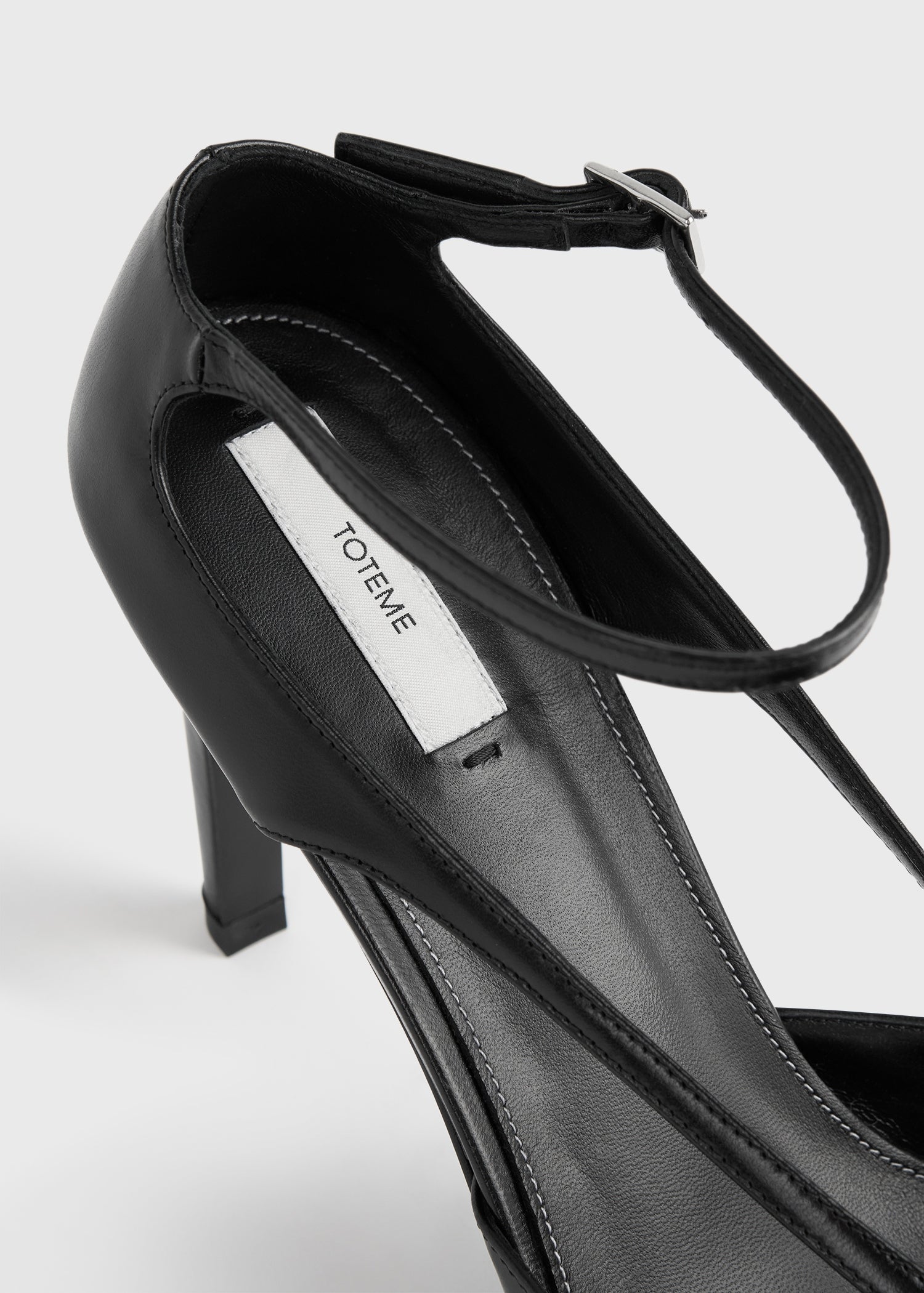 Leather stiletto pumps black