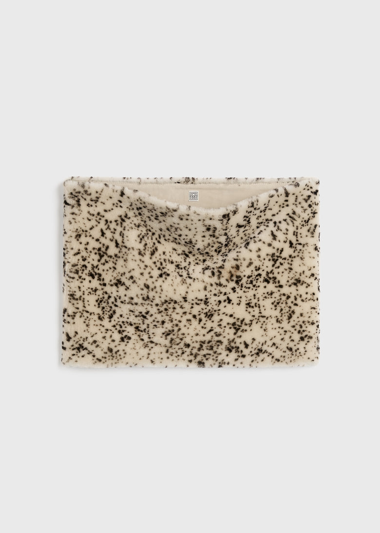 Stracciatella shearling muff black/white