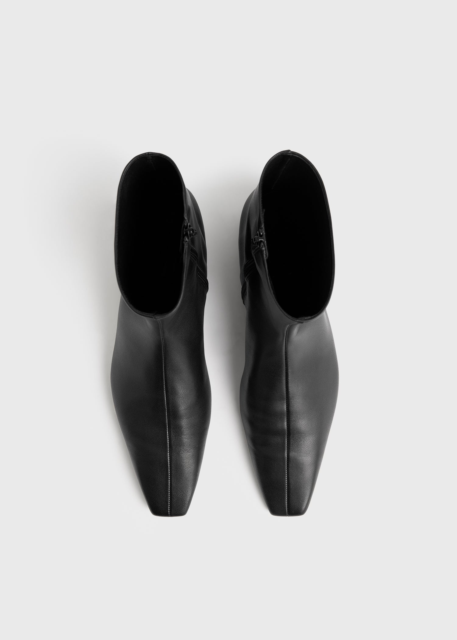 Zipped leather chelsea boots black