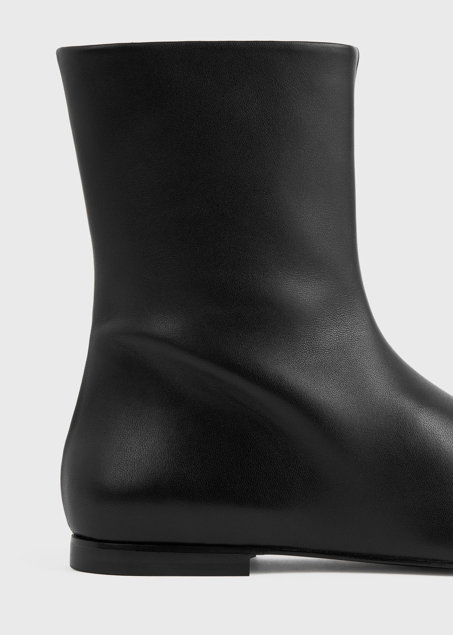 Zipped leather chelsea boots black