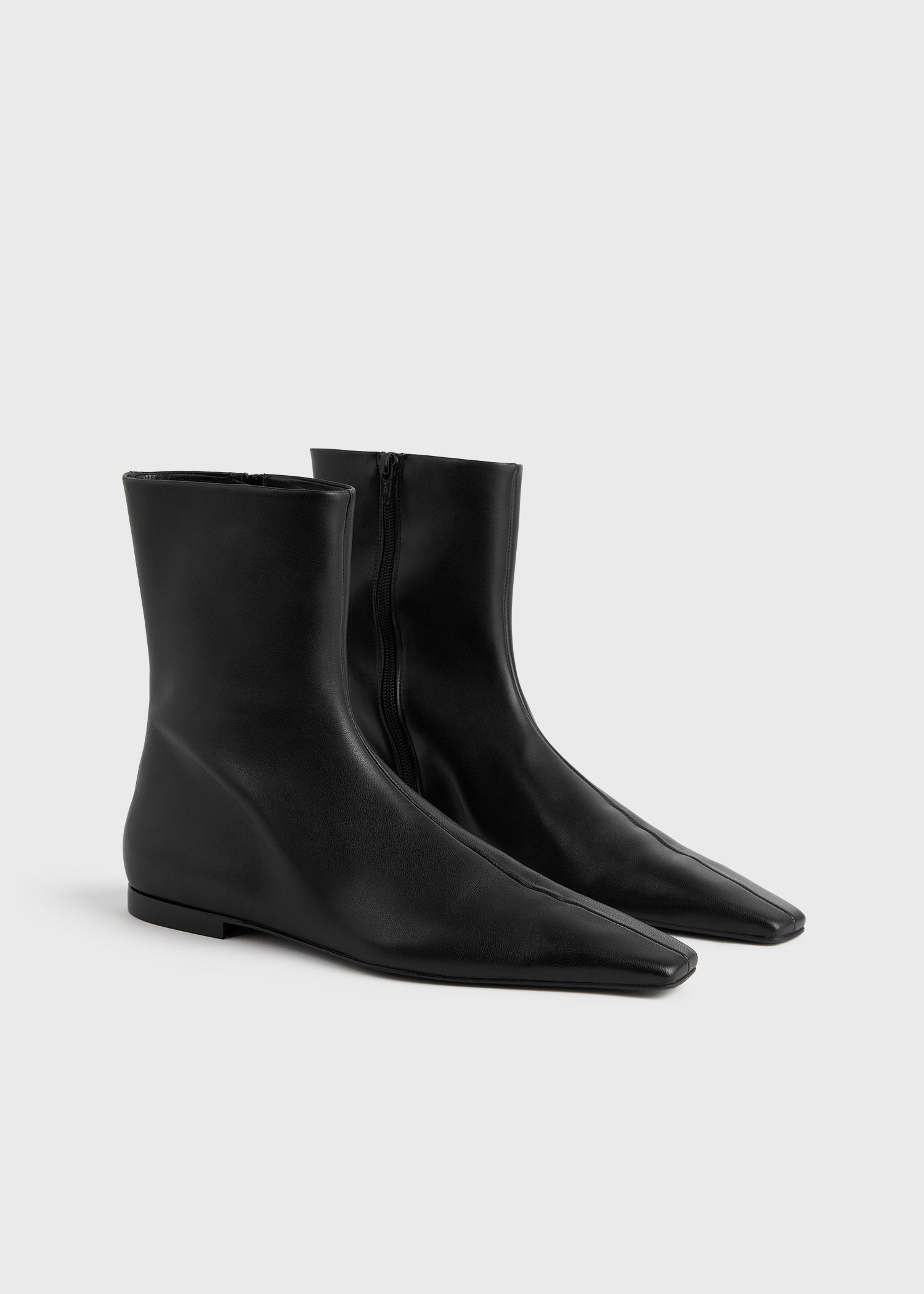 Zipped leather chelsea boots black
