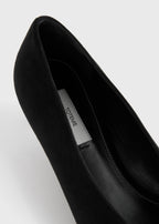 Sharp suede kitten pumps black