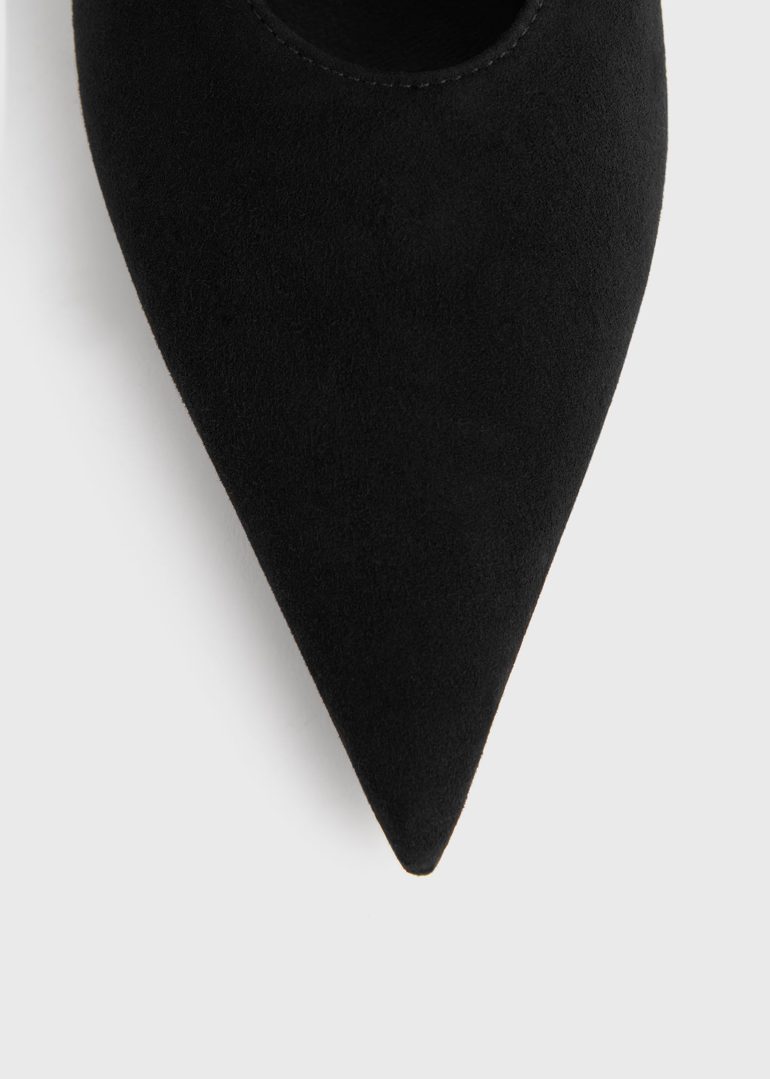 Sharp suede kitten pumps black