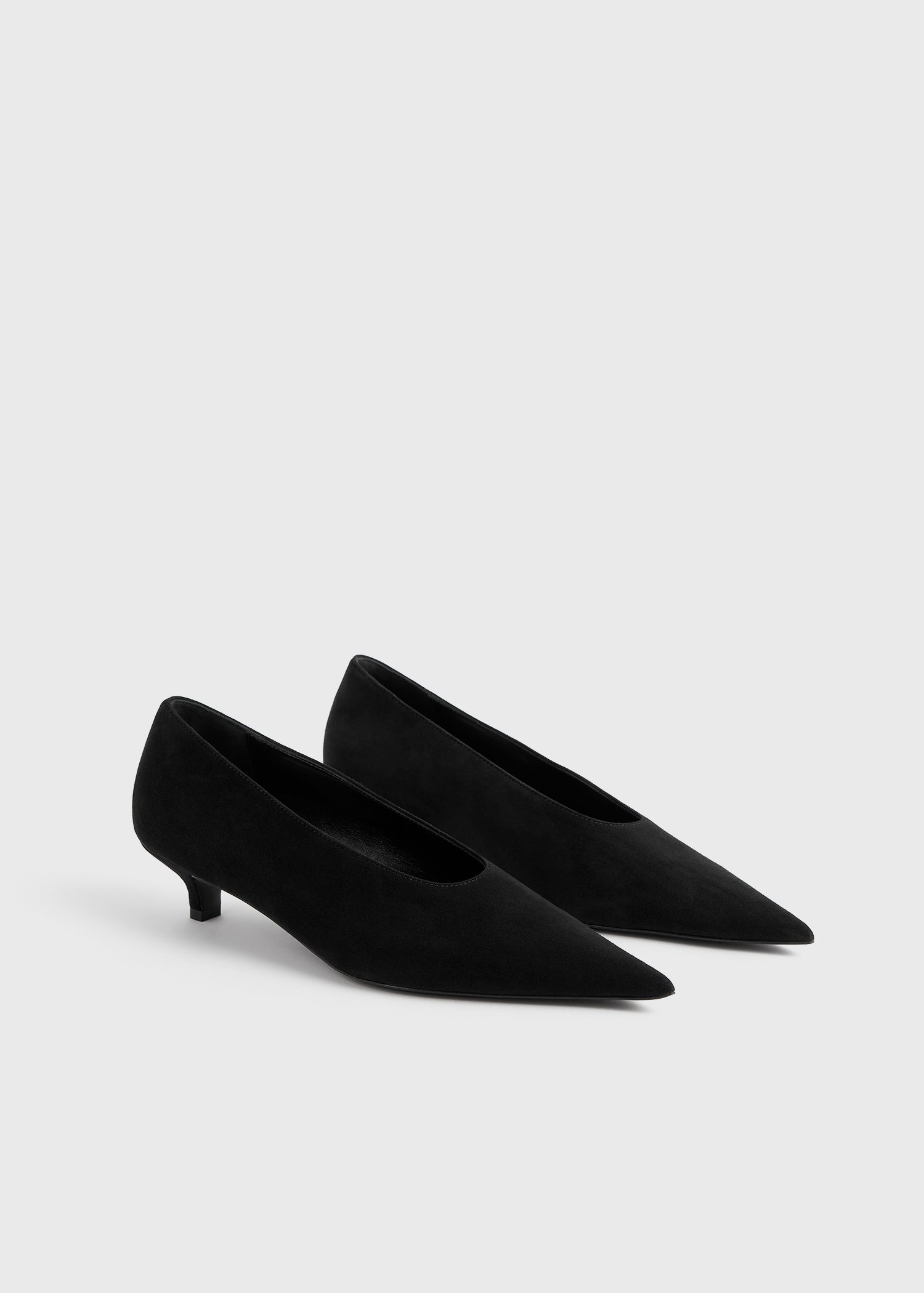 Sharp suede kitten pumps black
