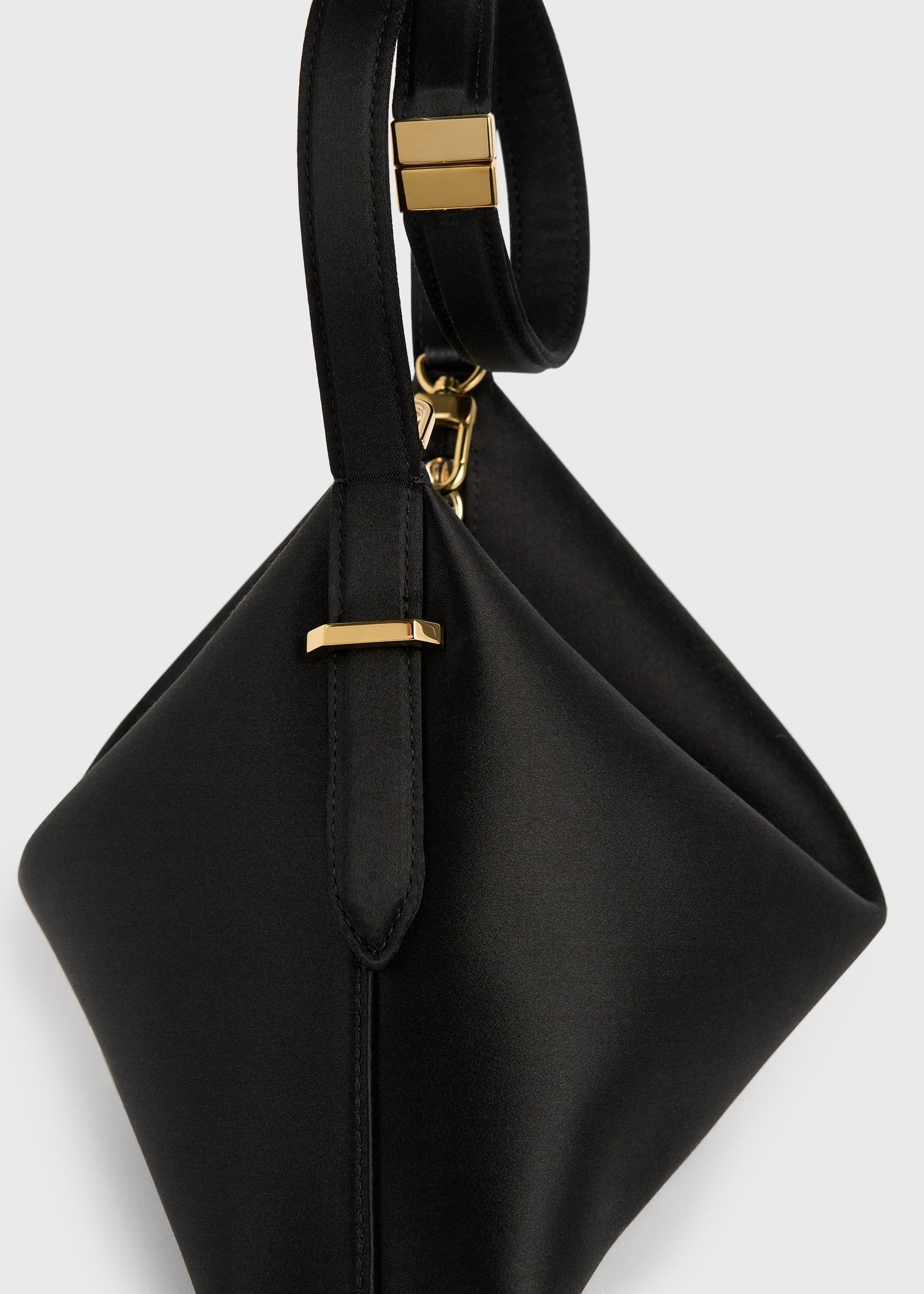 Bevel satin wristlet black
