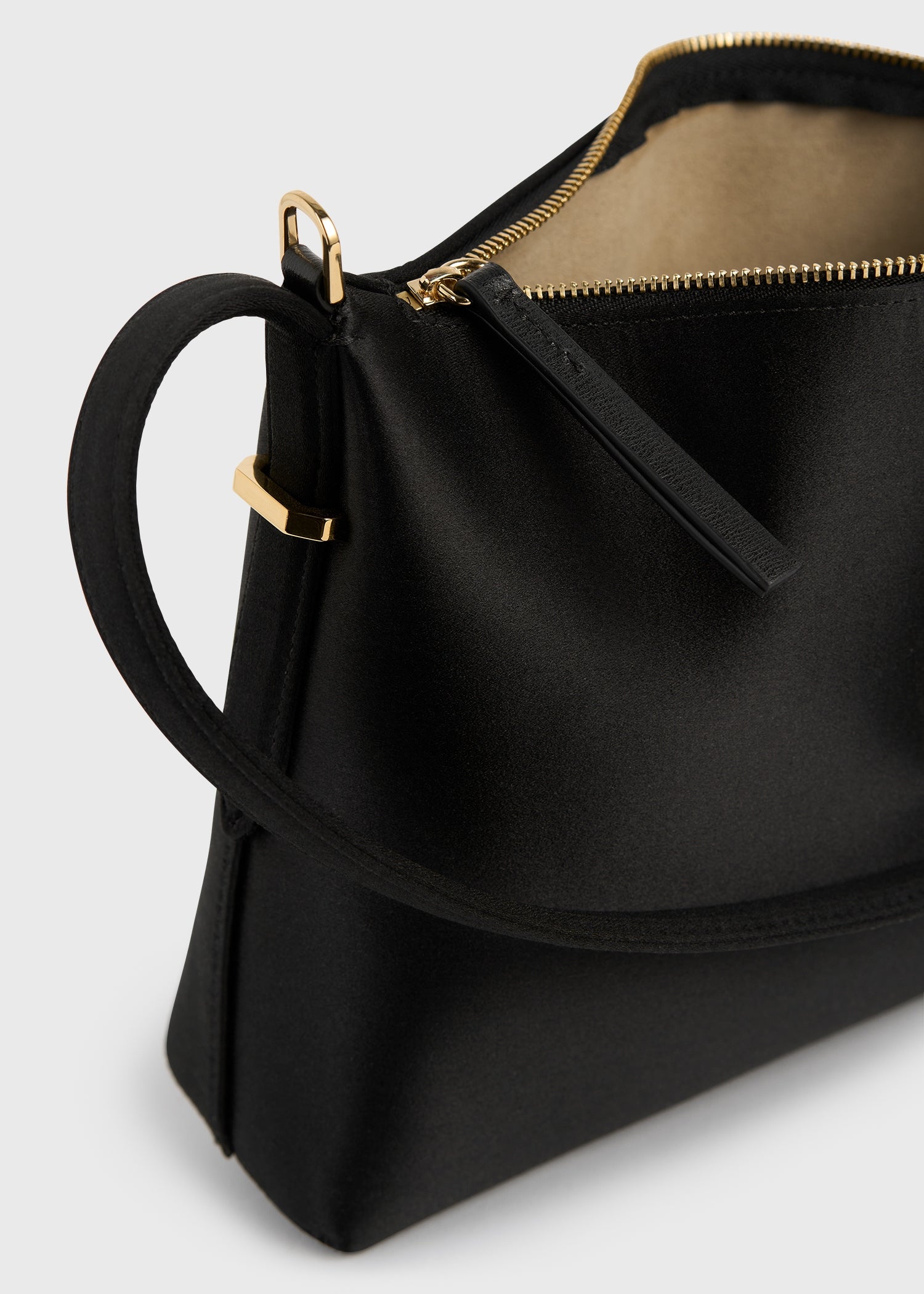 Bevel satin wristlet black