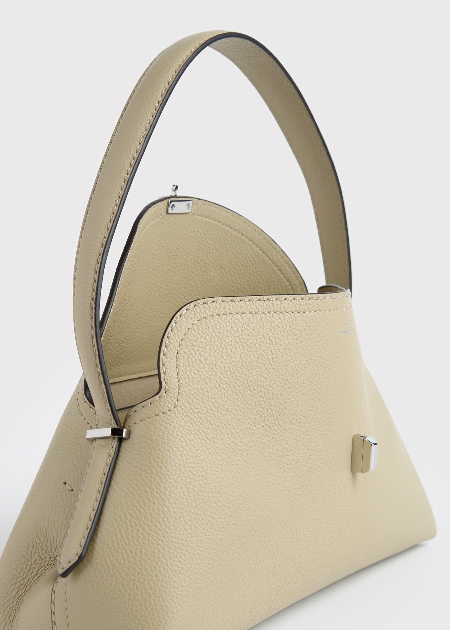 T-lock grained-leather shoulder cashew