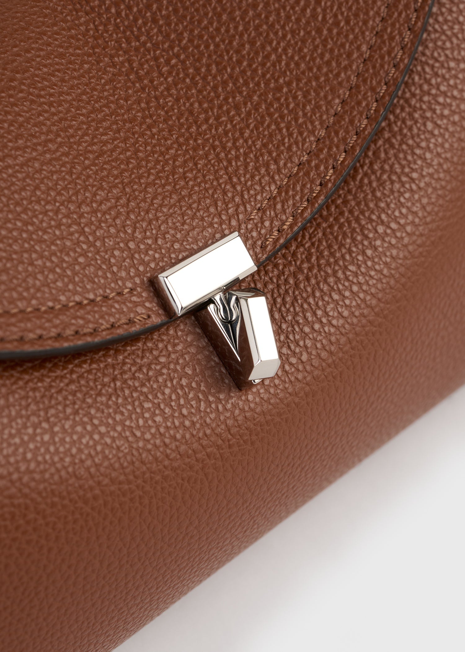 T-lock grained-leather shoulder sienna