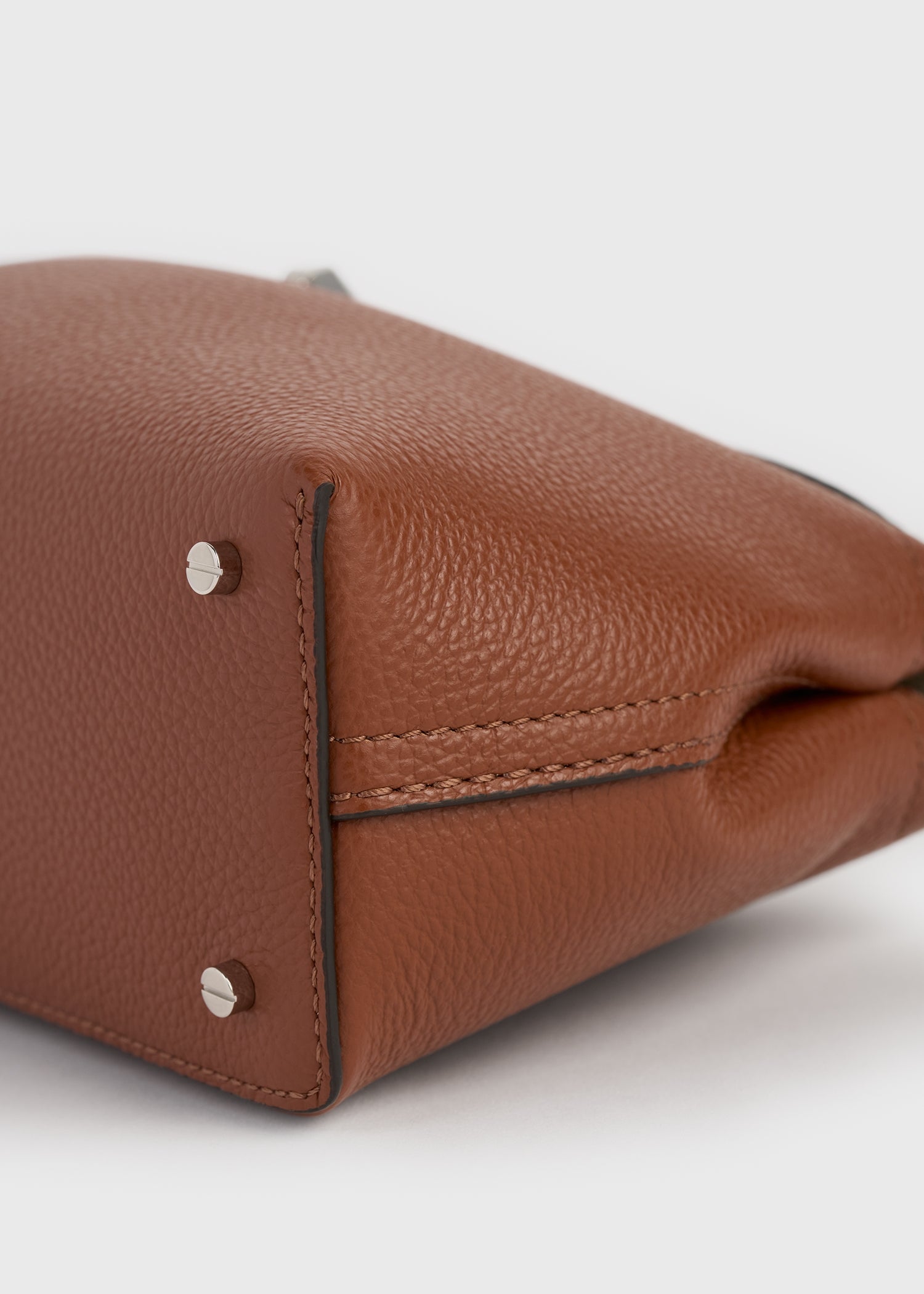 T-lock grained-leather clutch sienna