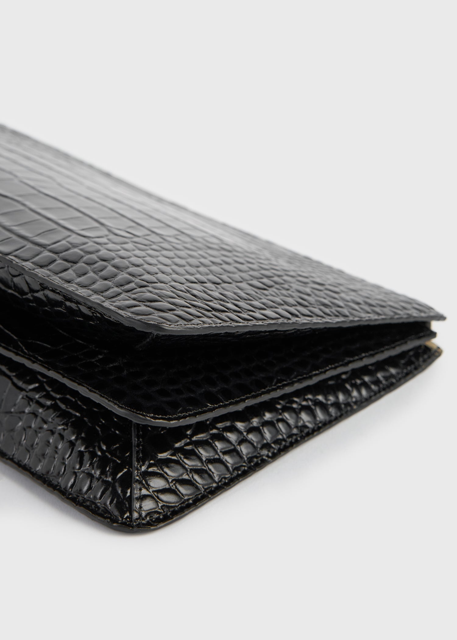 Threefold croco-embossed clutch black