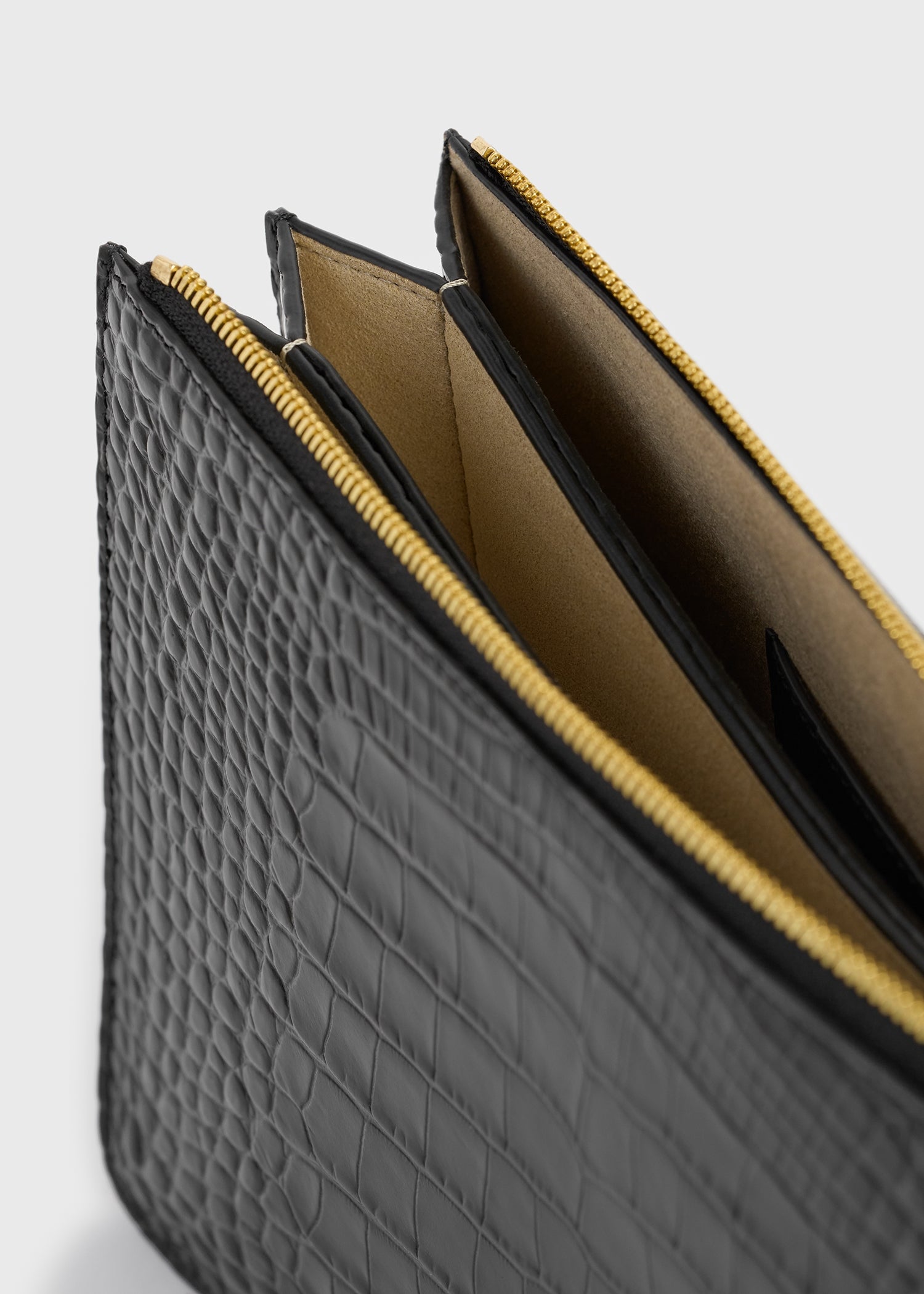 Threefold croco-embossed clutch black