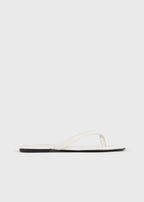 Croco-embossed flip flops off-white