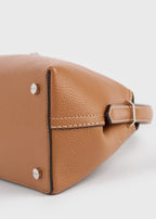 T-lock grained-leather shoulder tan