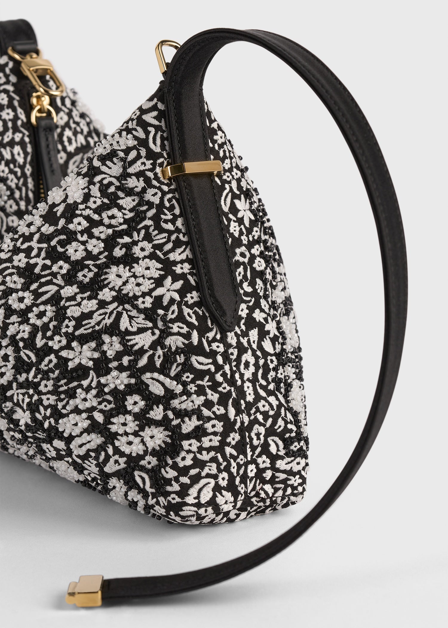 Bevel floral wristlet black/white